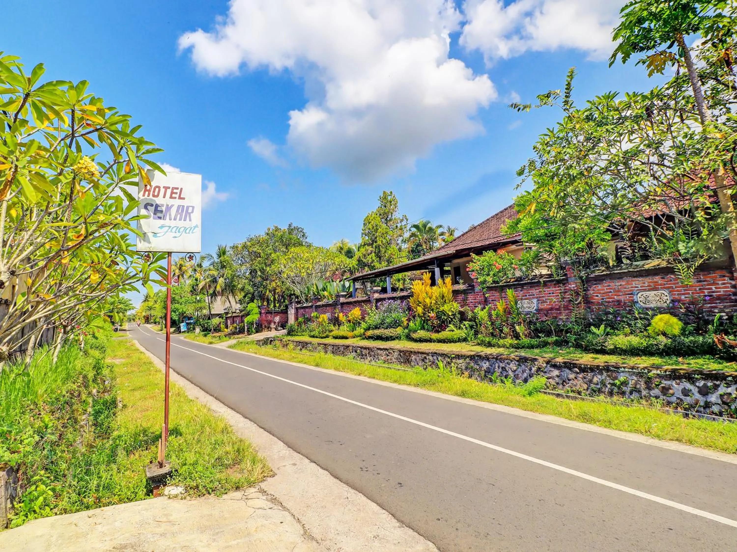 Property building in Hotel O Sekar Jagat Near Pantai Baluk Rening