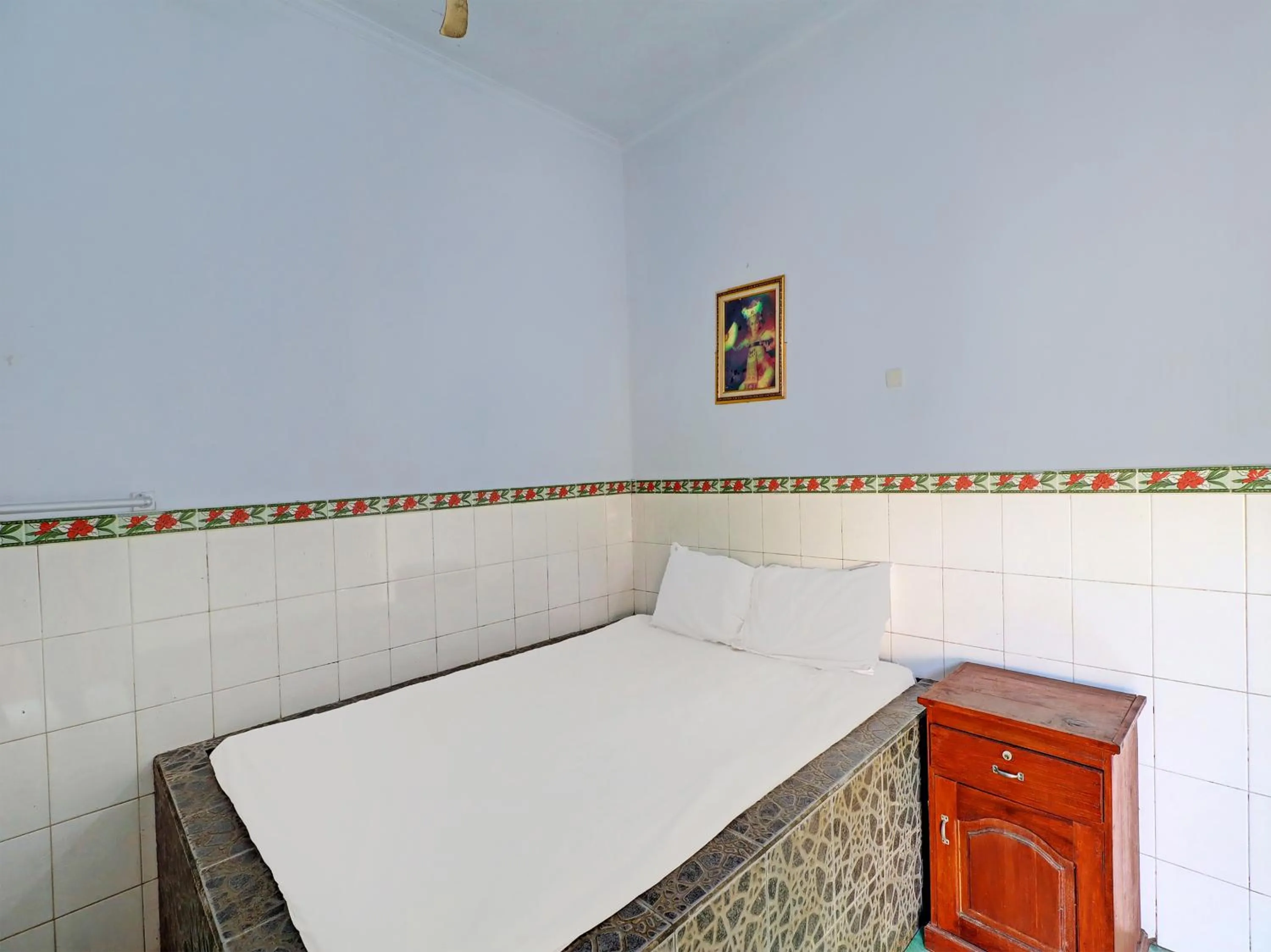 Bedroom, Bed in Hotel O Sekar Jagat Near Pantai Baluk Rening