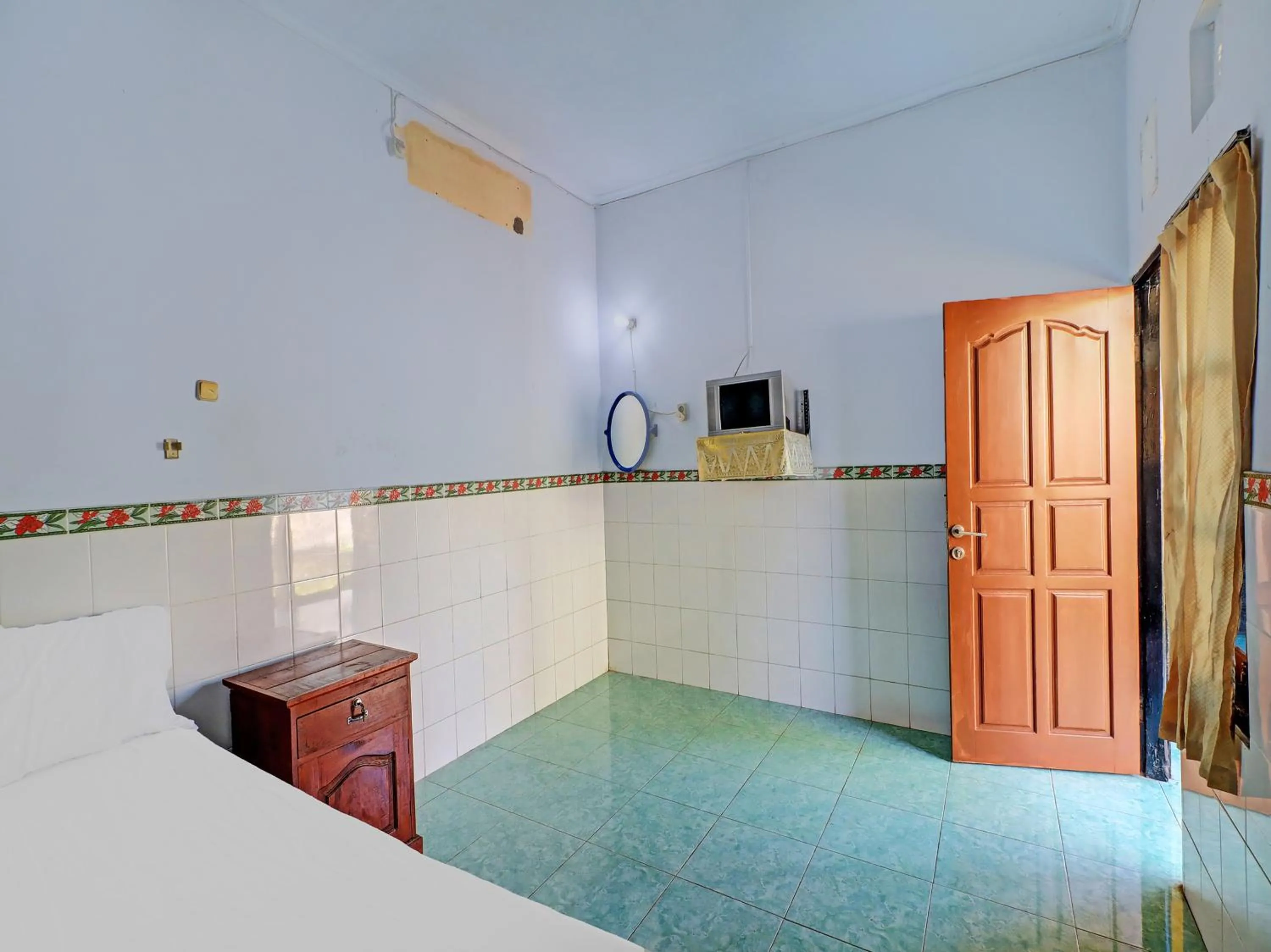 Bedroom, Bed in Hotel O Sekar Jagat Near Pantai Baluk Rening