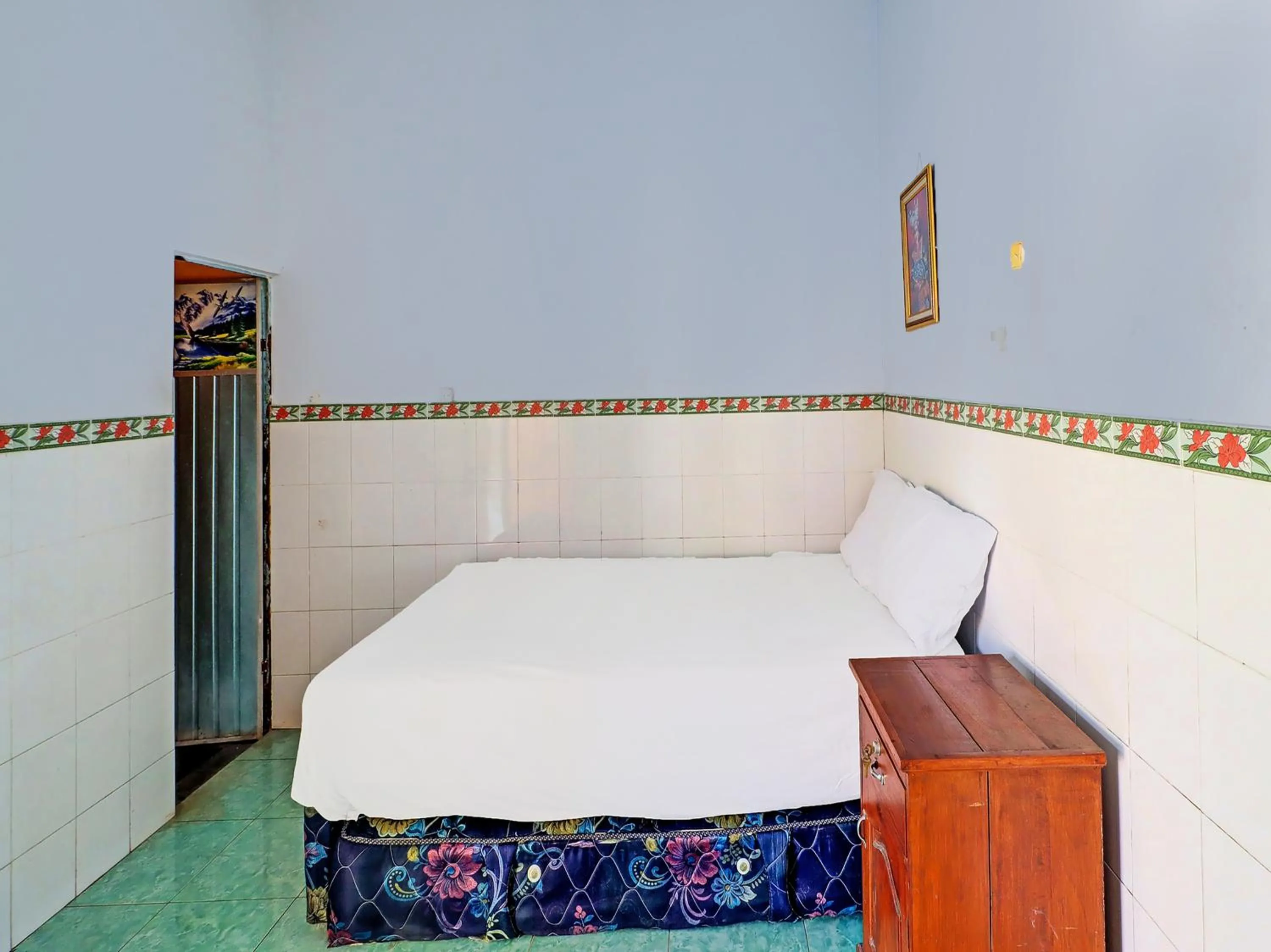 Bedroom, Bed in Hotel O Sekar Jagat Near Pantai Baluk Rening