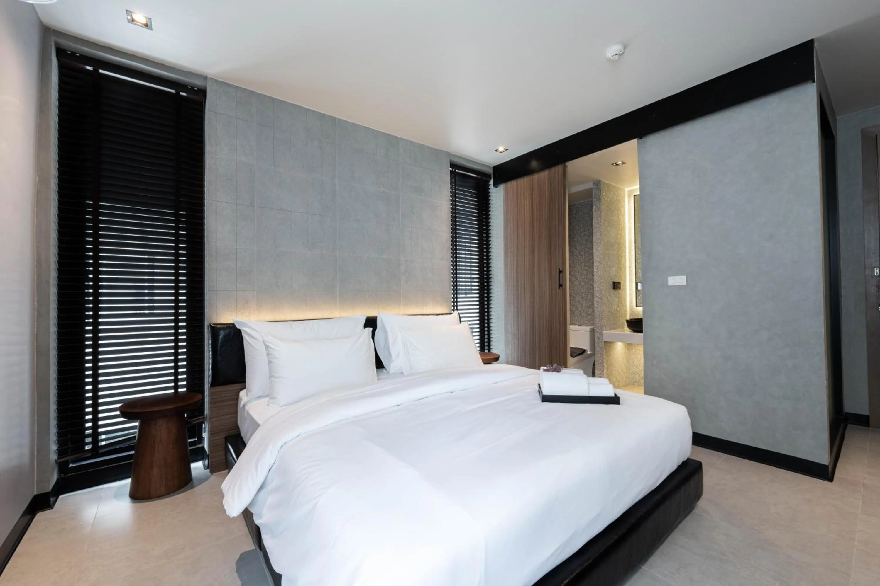 Photo of the whole room, Bed in EX2 Hotel