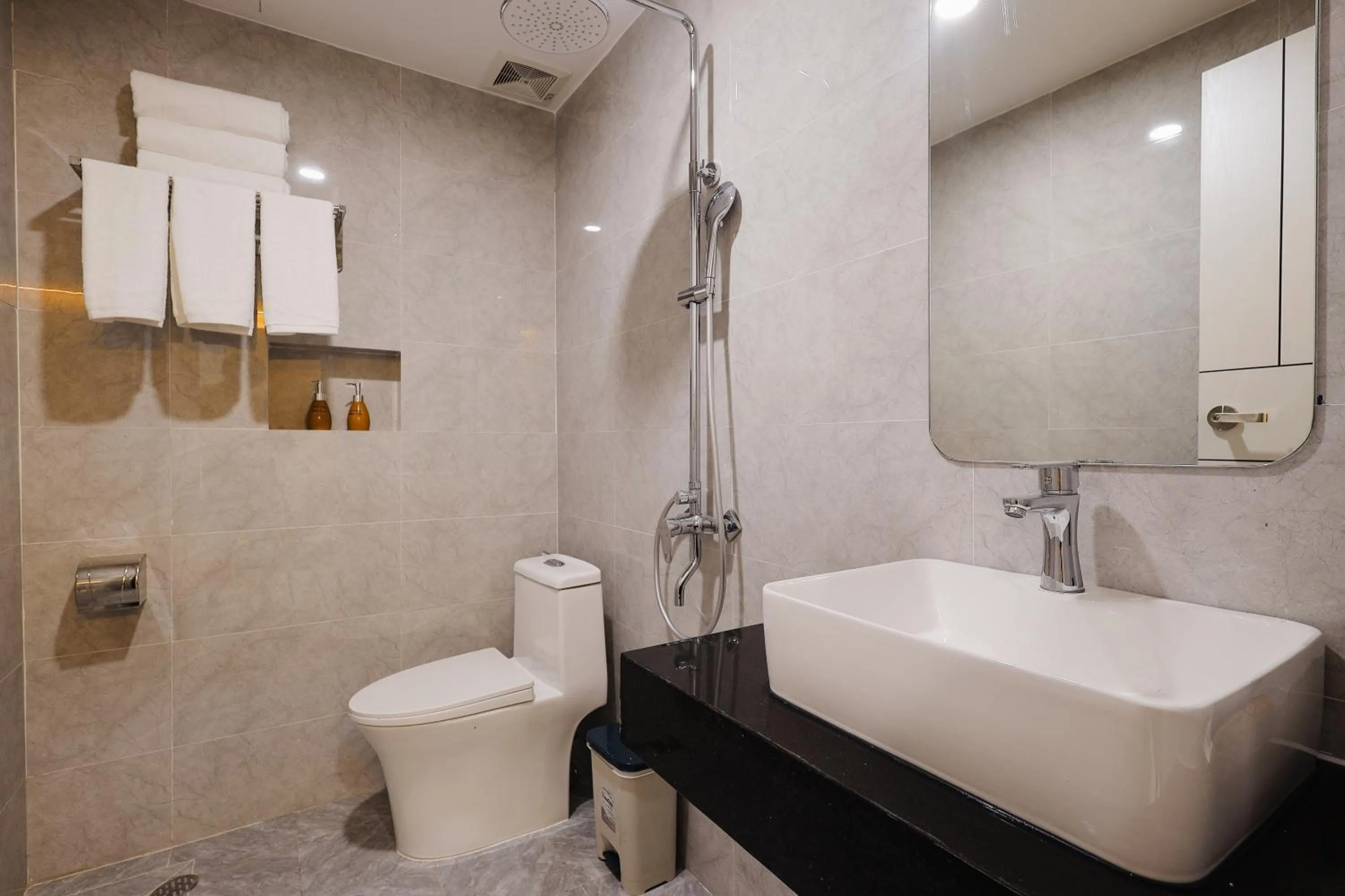 Shower in Hai Duong PQ Hotel