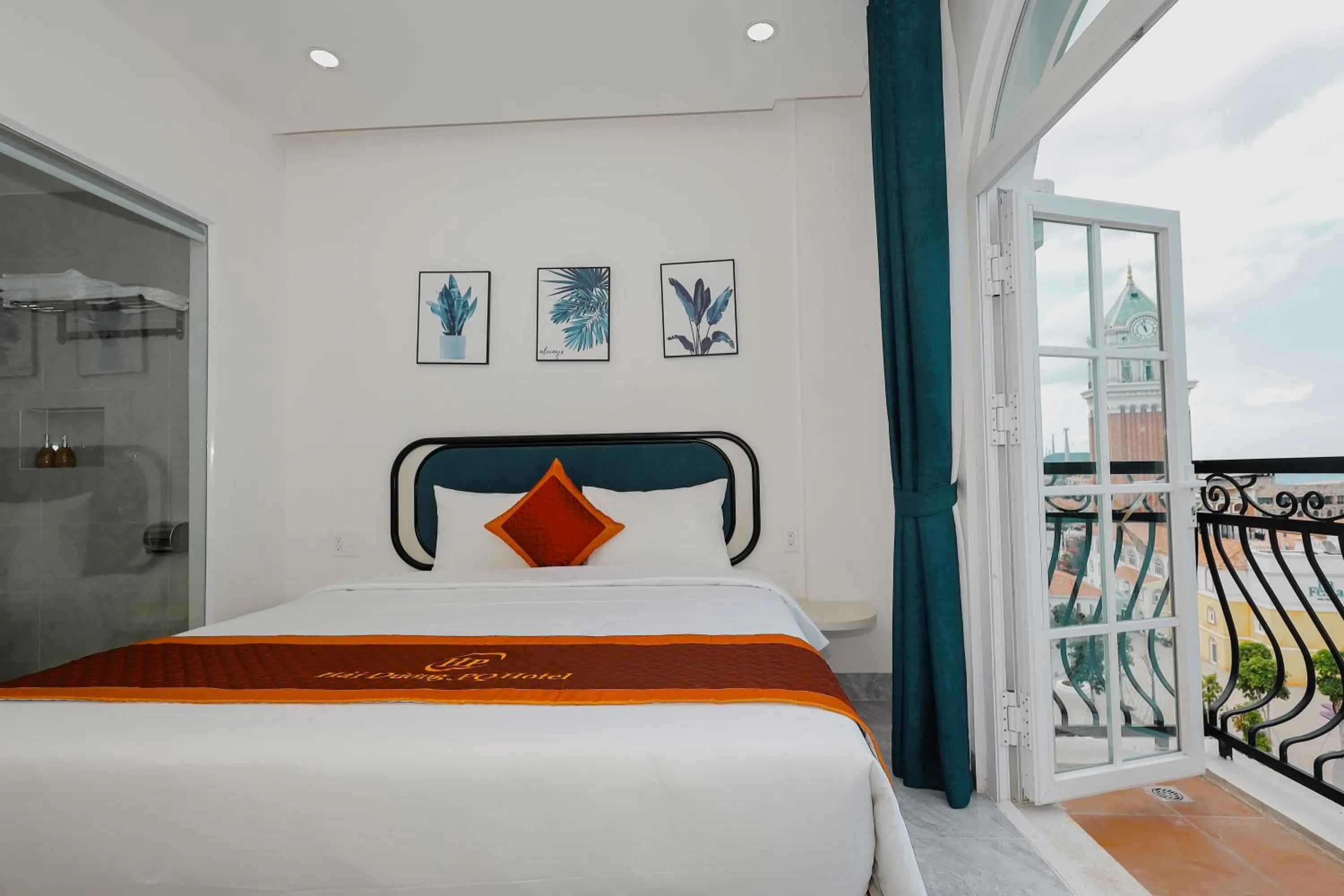Balcony/Terrace, Bed in Hai Duong PQ Hotel