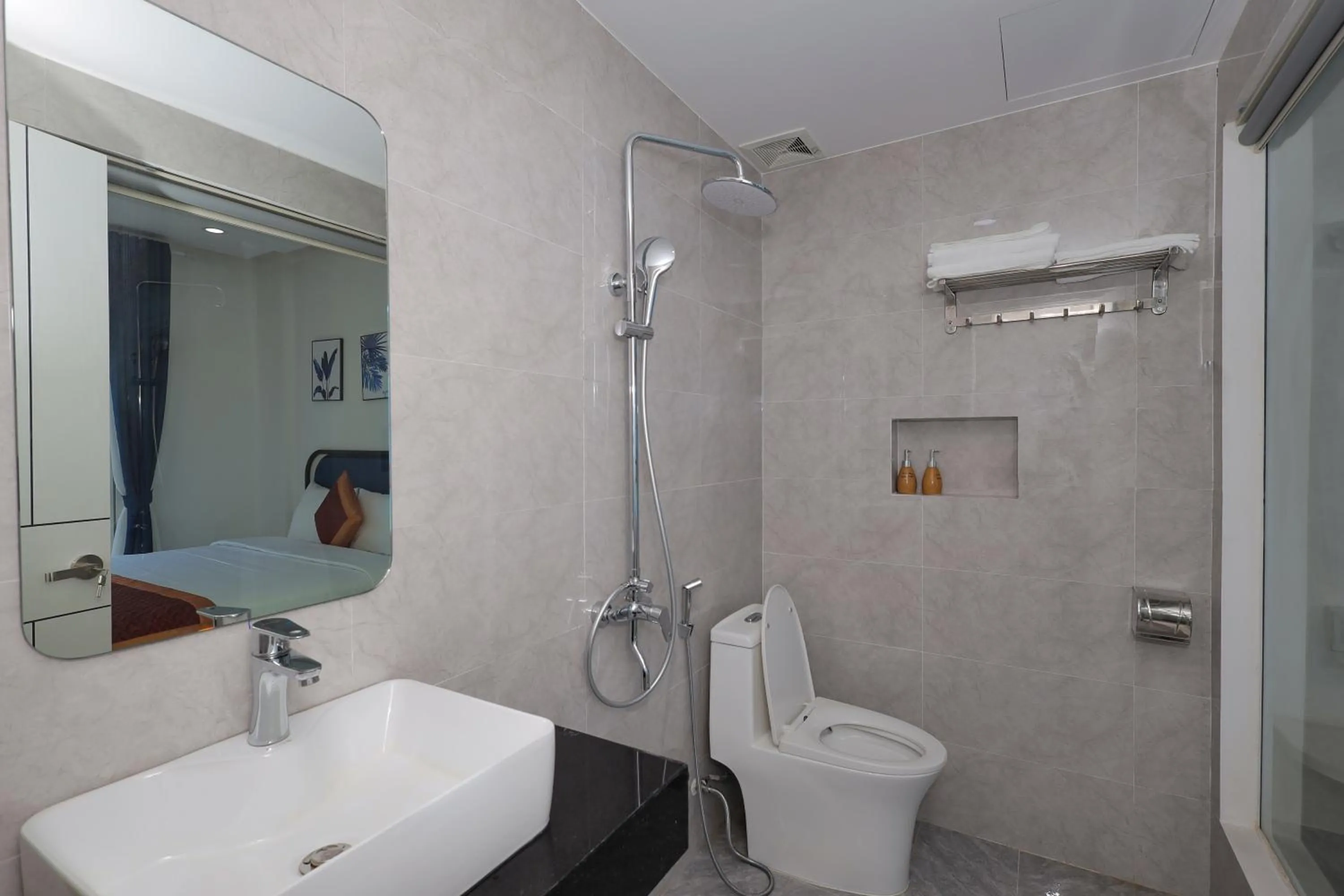 Toilet in Hai Duong PQ Hotel