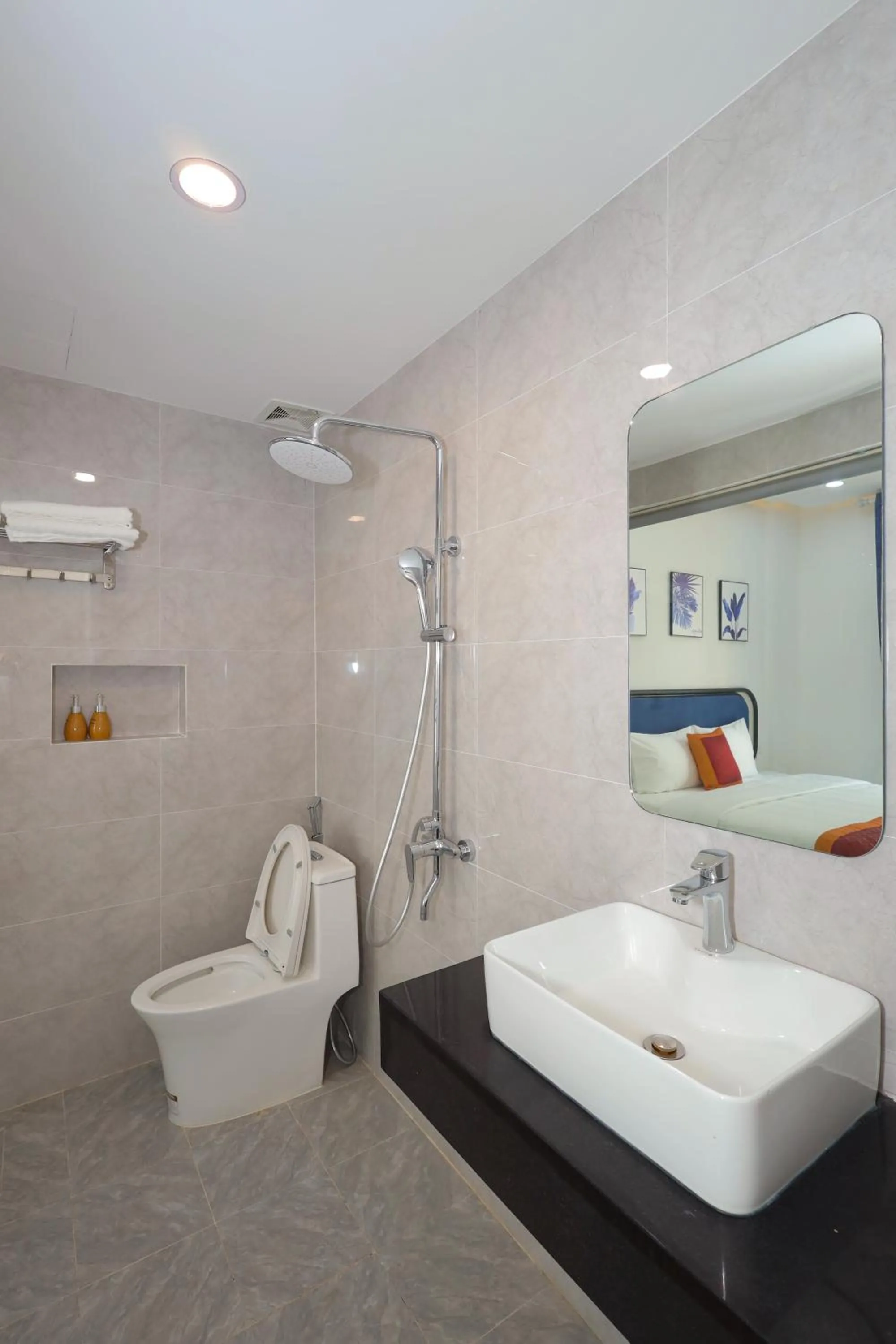 Shower in Hai Duong PQ Hotel