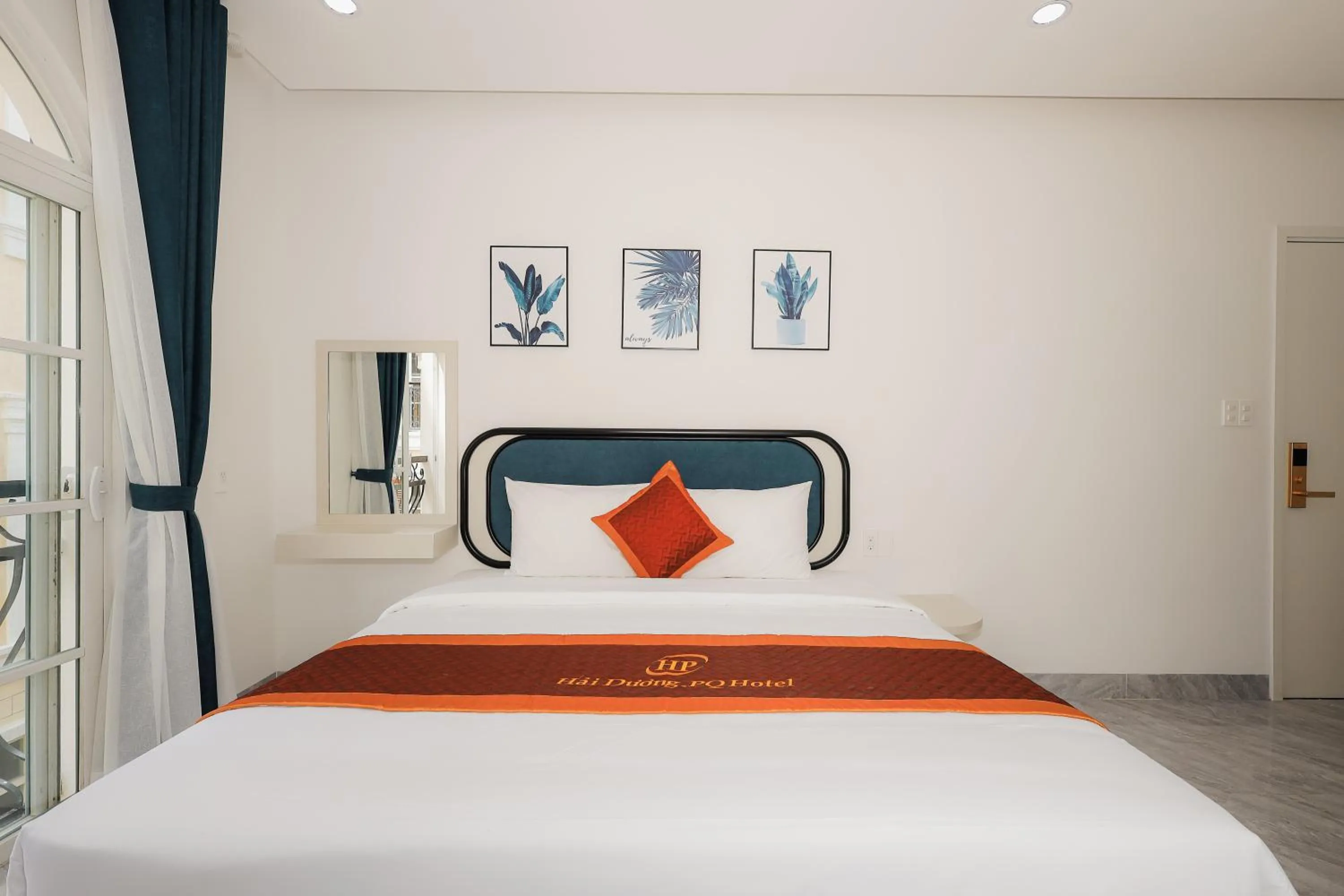 Bedroom, Bed in Hai Duong PQ Hotel