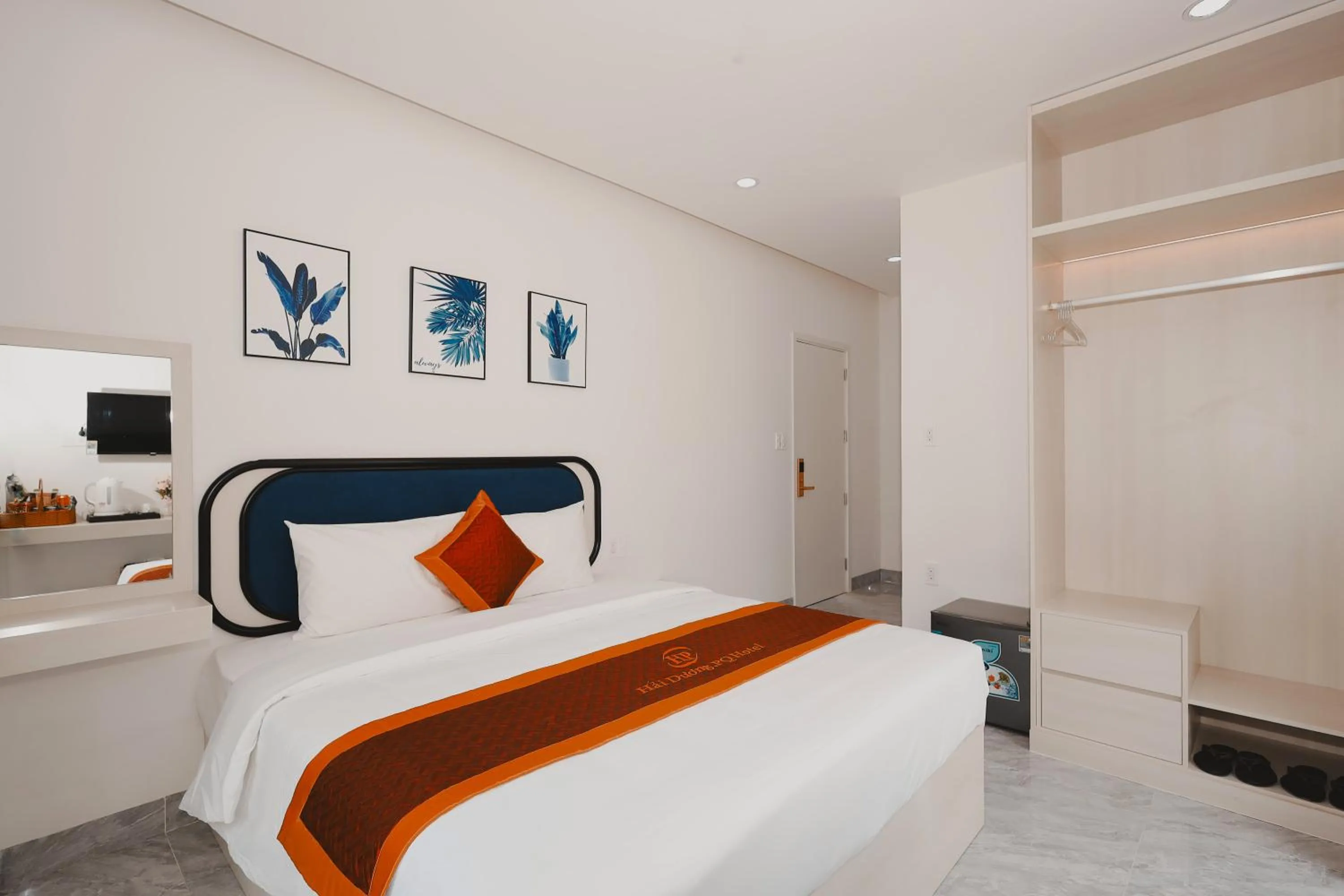 Bedroom, Bed in Hai Duong PQ Hotel