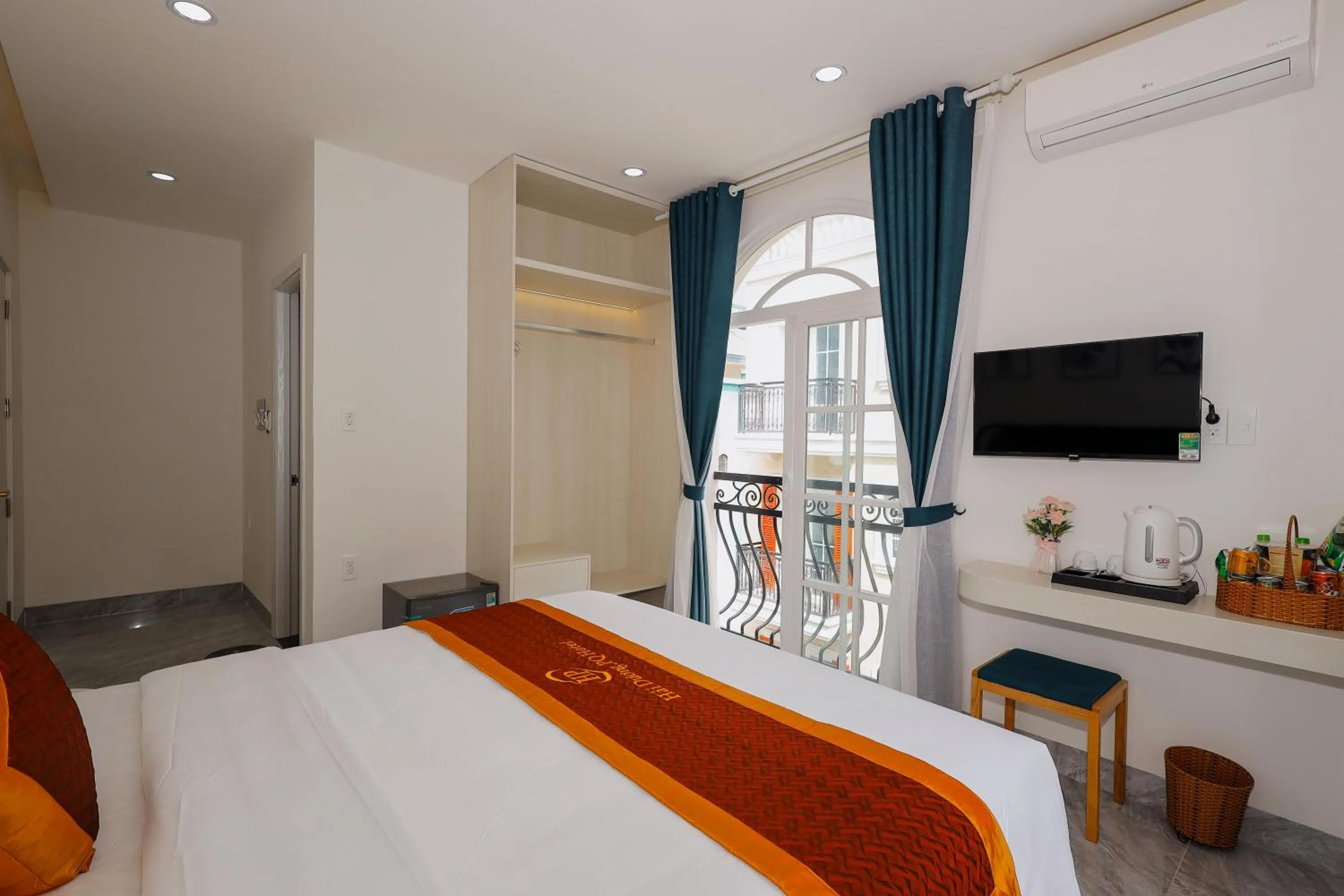 hair dresser, Bed in Hai Duong PQ Hotel