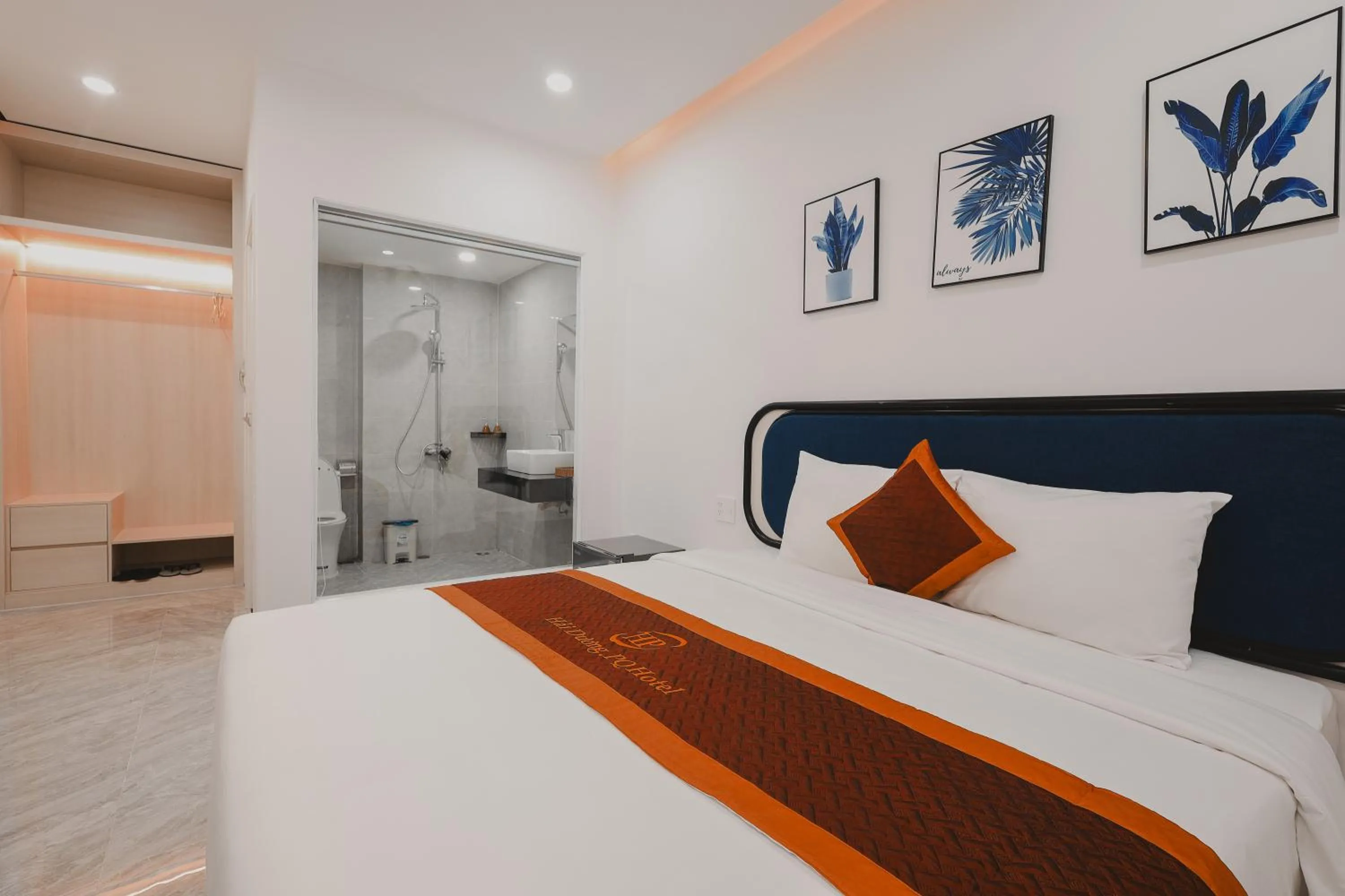 Bedroom, Bed in Hai Duong PQ Hotel