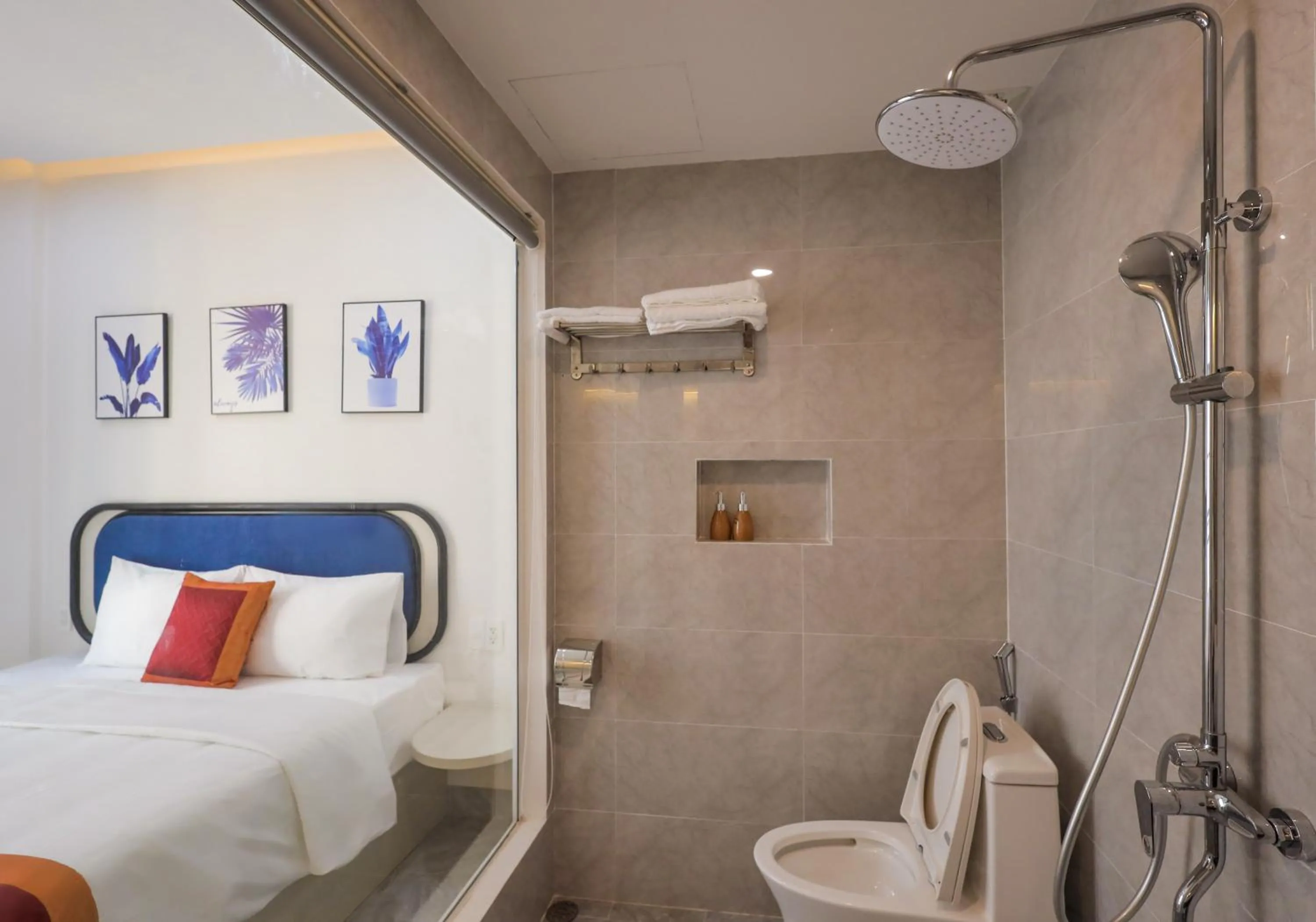 Shower, Bed in Hai Duong PQ Hotel