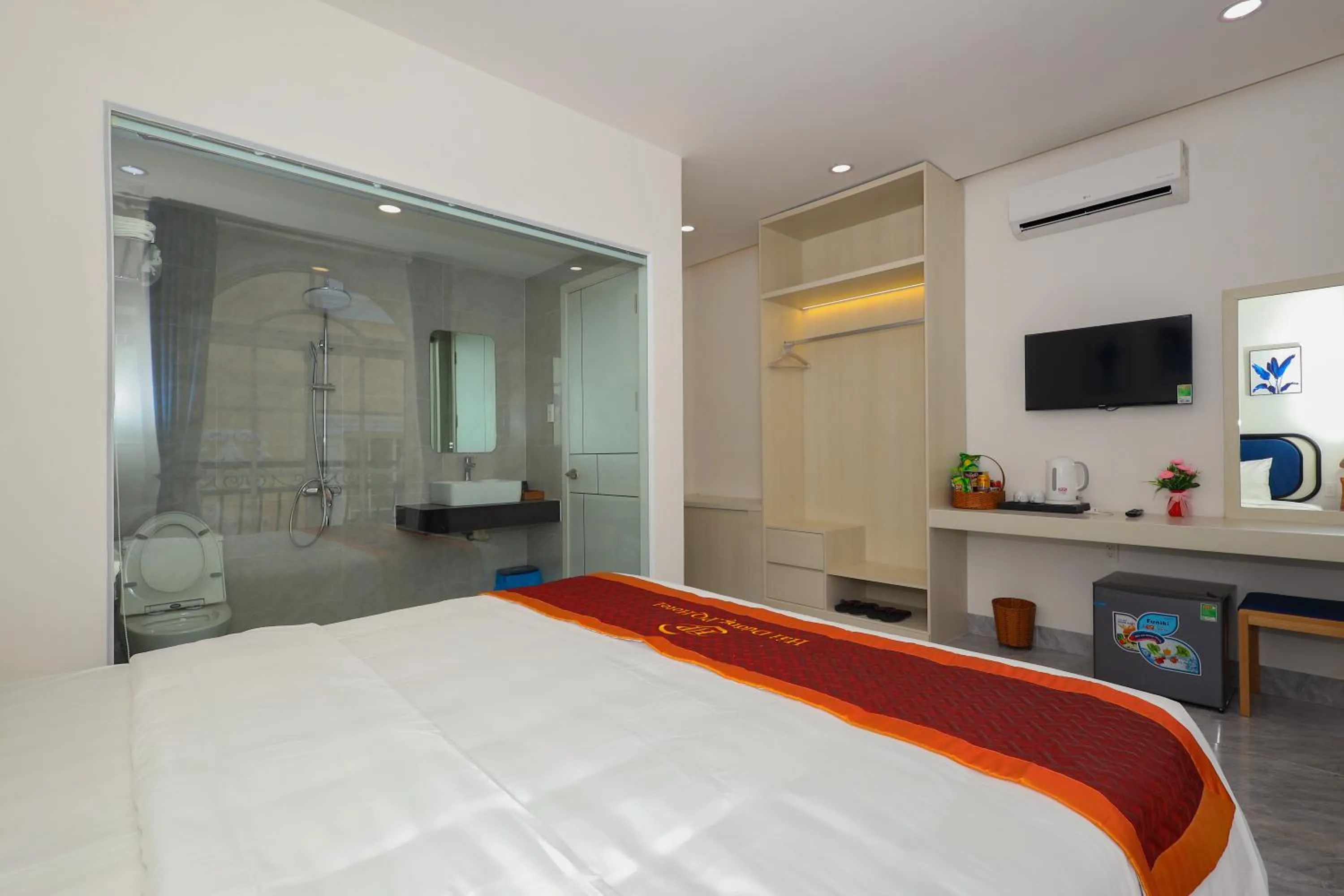 hair dresser, Bed in Hai Duong PQ Hotel