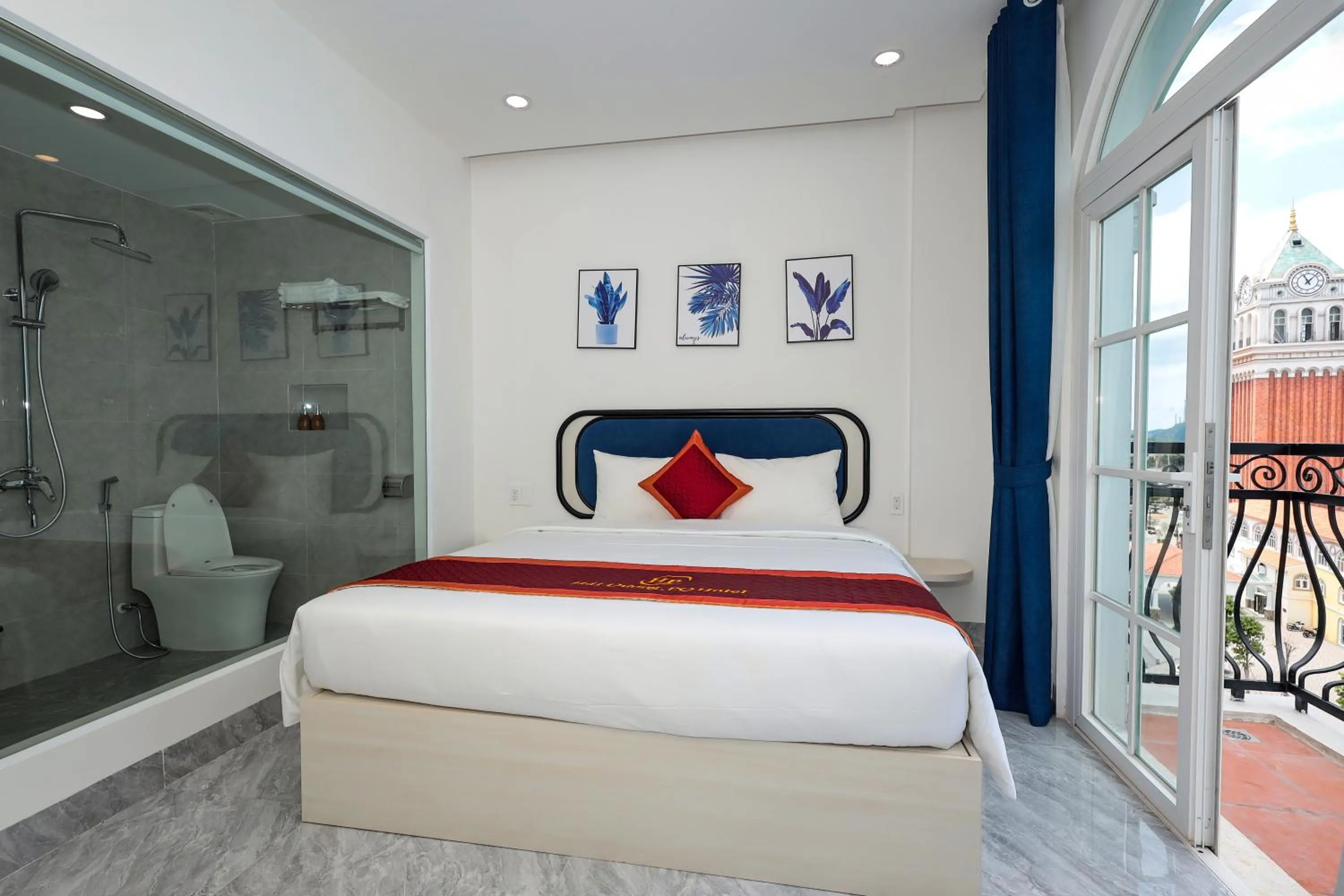 Bedroom, Bed in Hai Duong PQ Hotel
