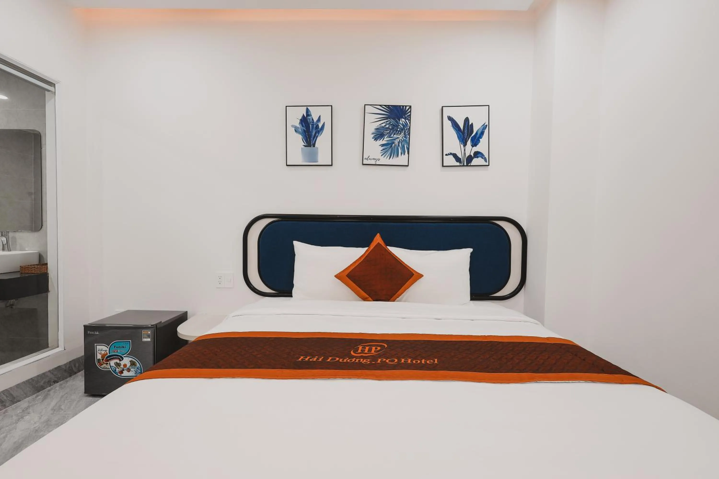 Bedroom, Bed in Hai Duong PQ Hotel