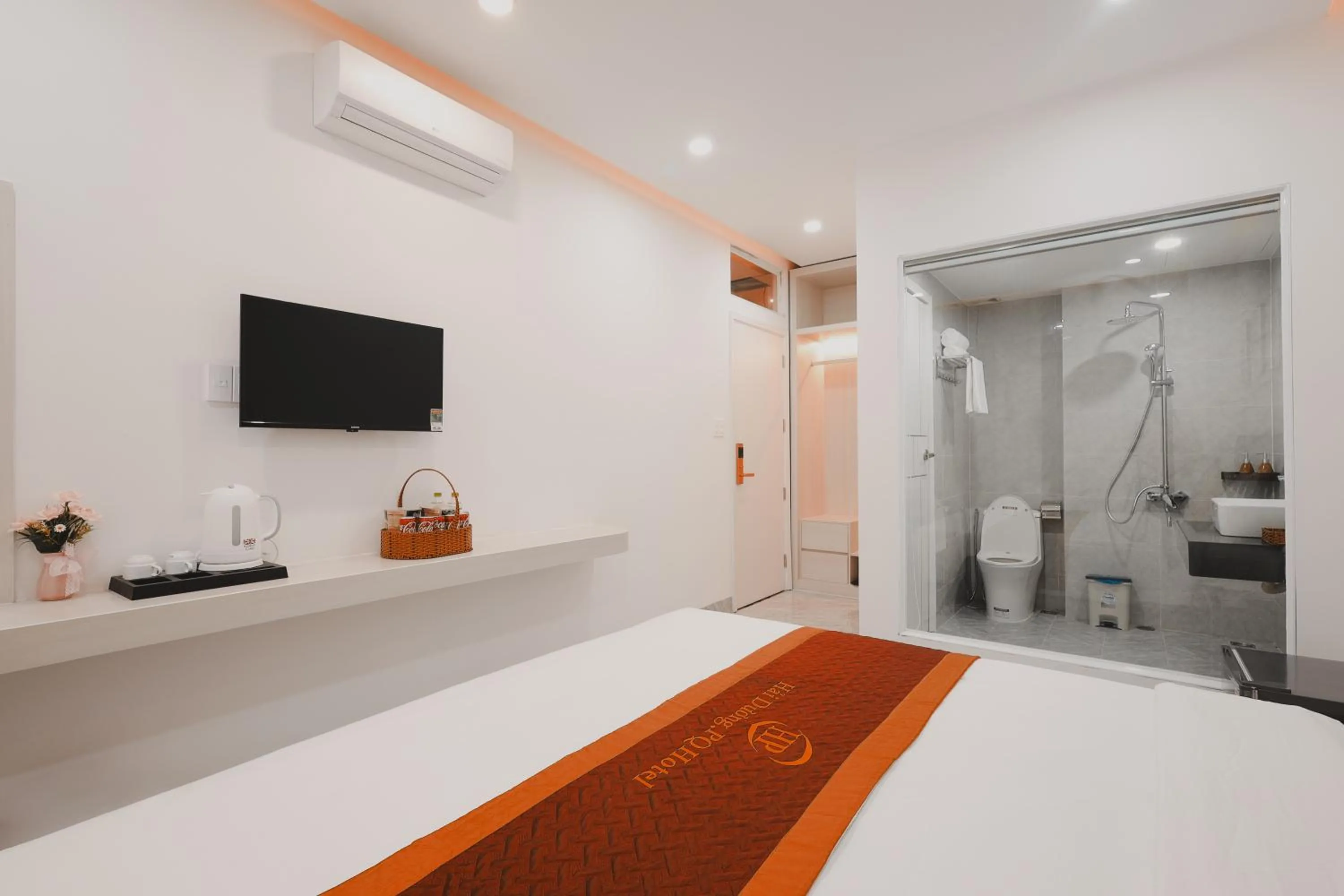 Photo of the whole room, Bed in Hai Duong PQ Hotel