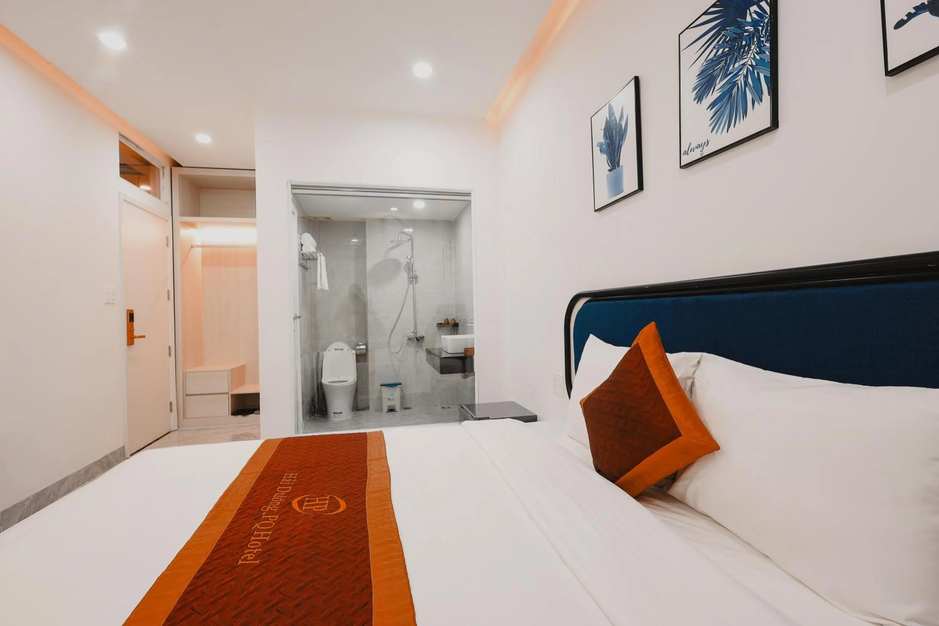 Photo of the whole room, Bed in Hai Duong PQ Hotel