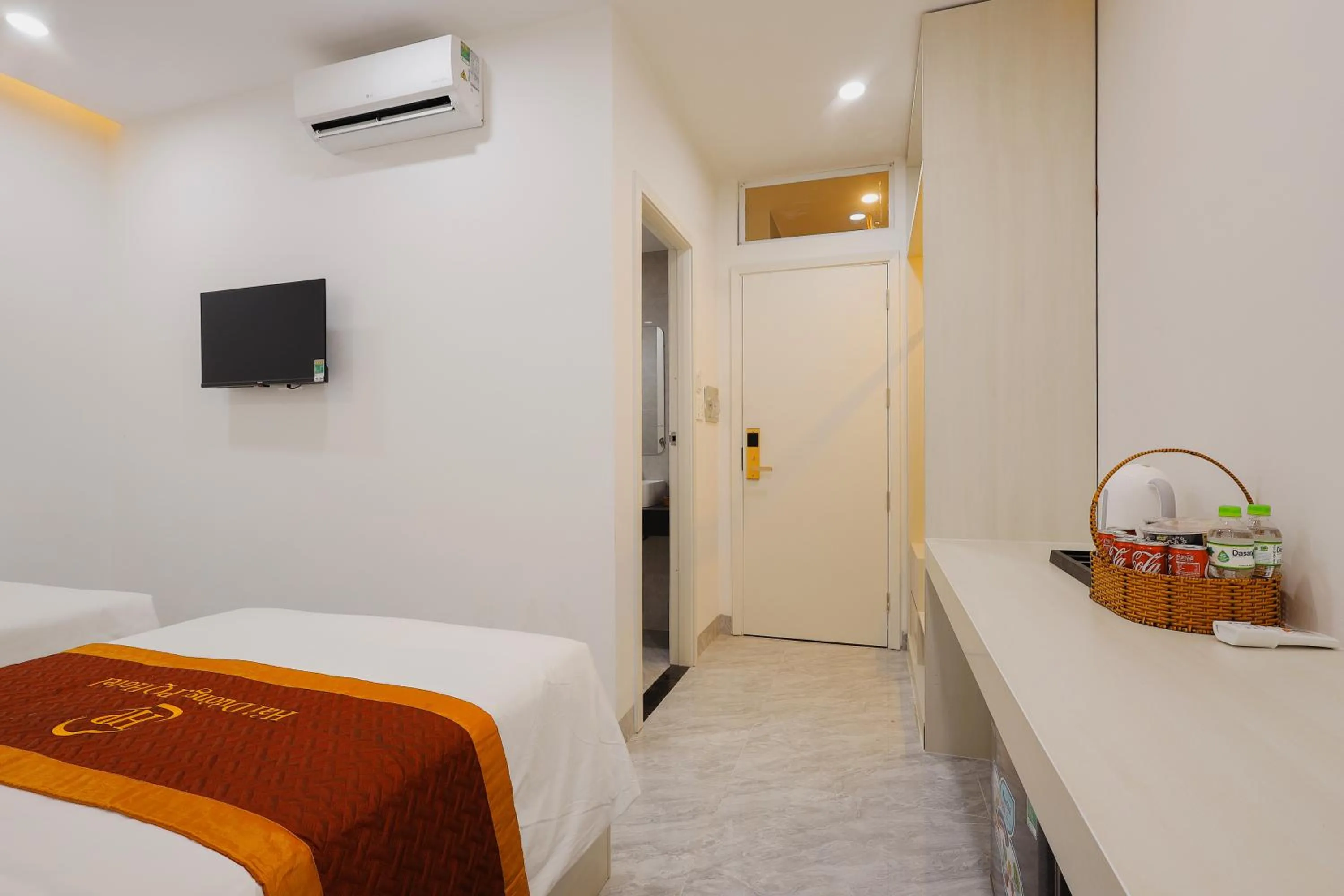 Bedroom, Bed in Hai Duong PQ Hotel