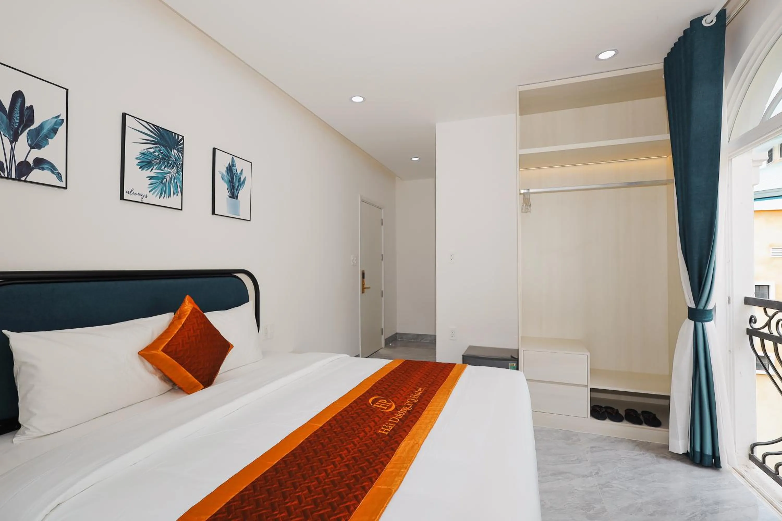 Bedroom, Bed in Hai Duong PQ Hotel