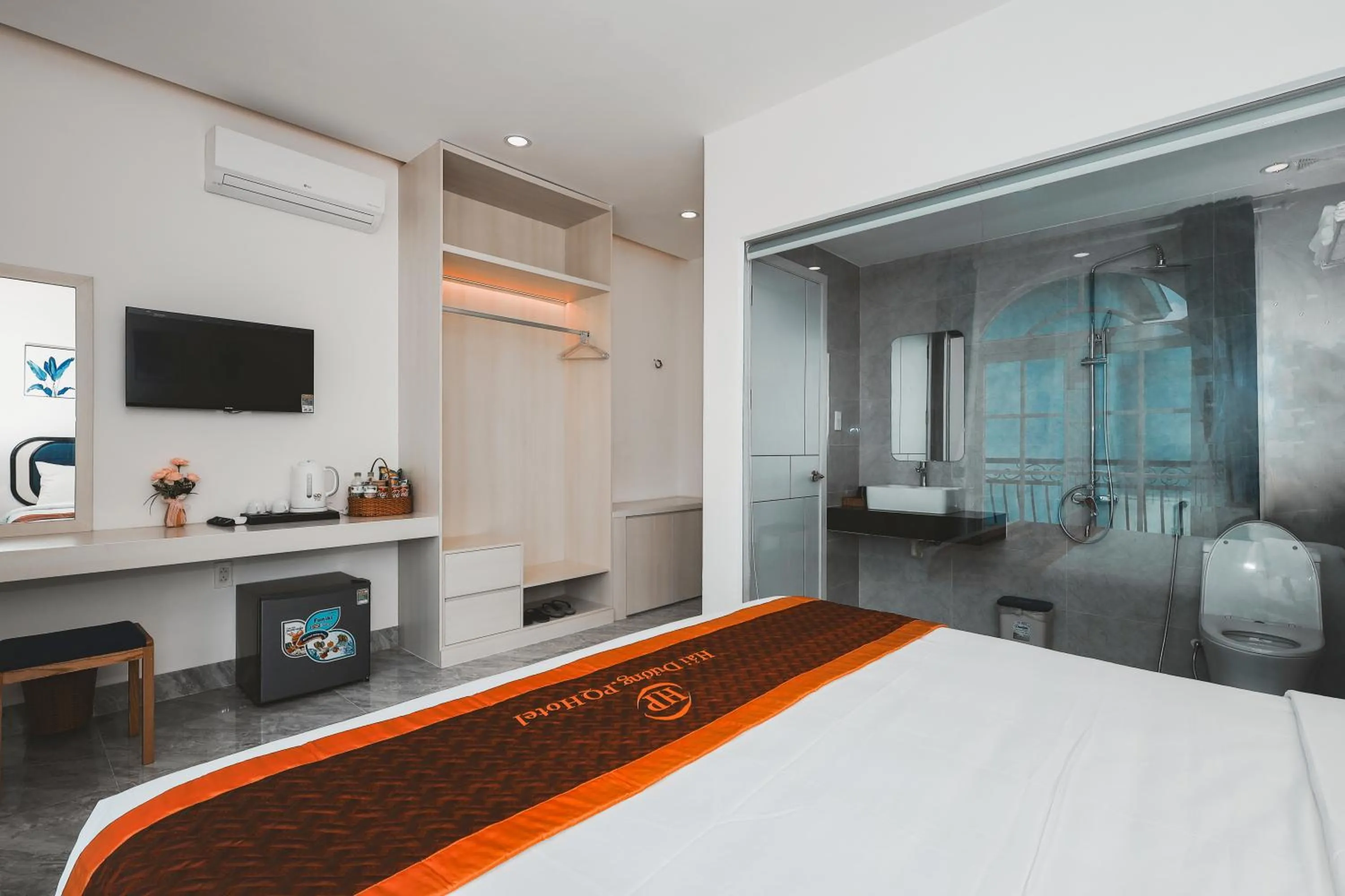 TV and multimedia, Bed in Hai Duong PQ Hotel