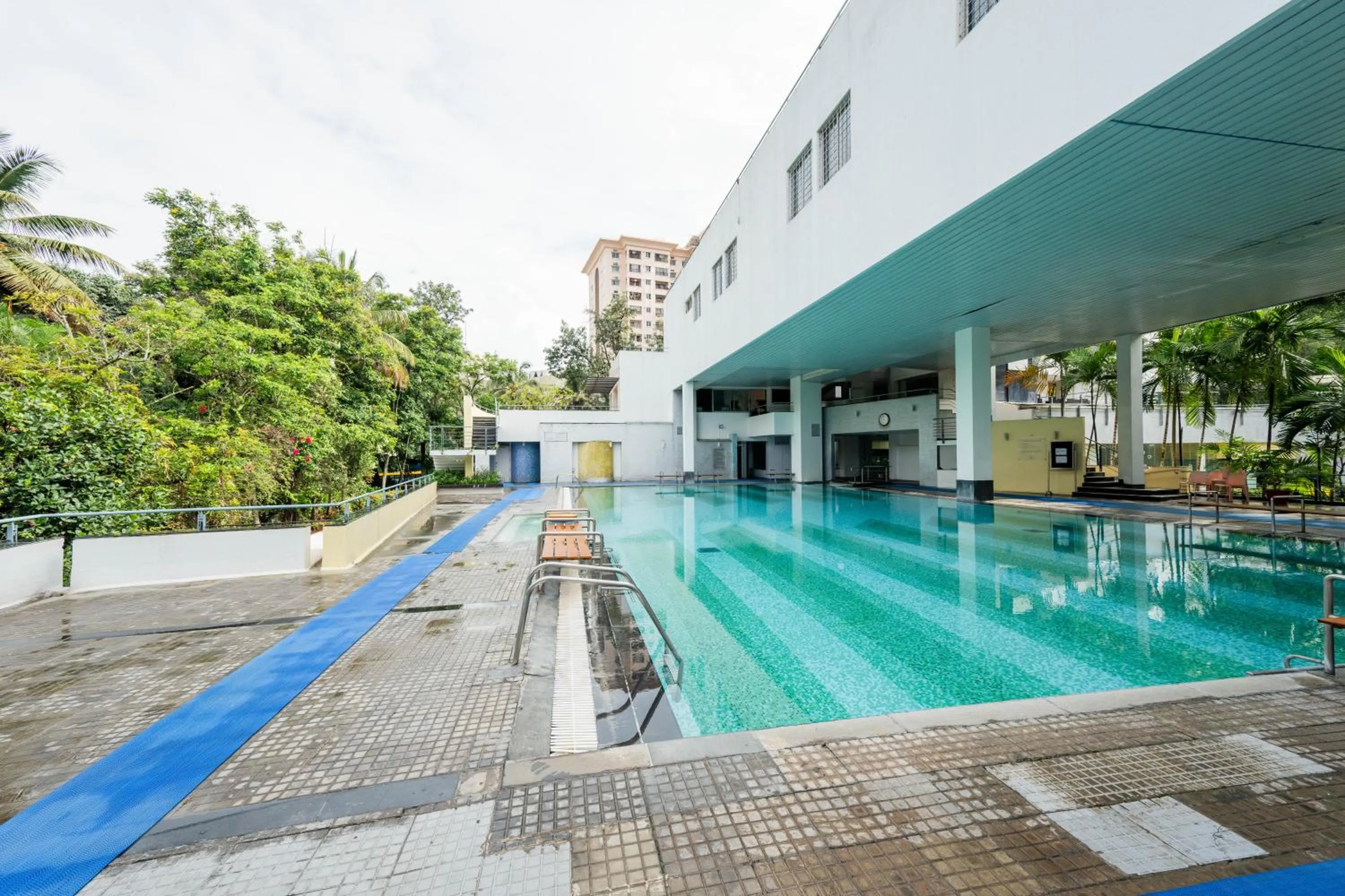 Swimming pool in THE WOODROSE