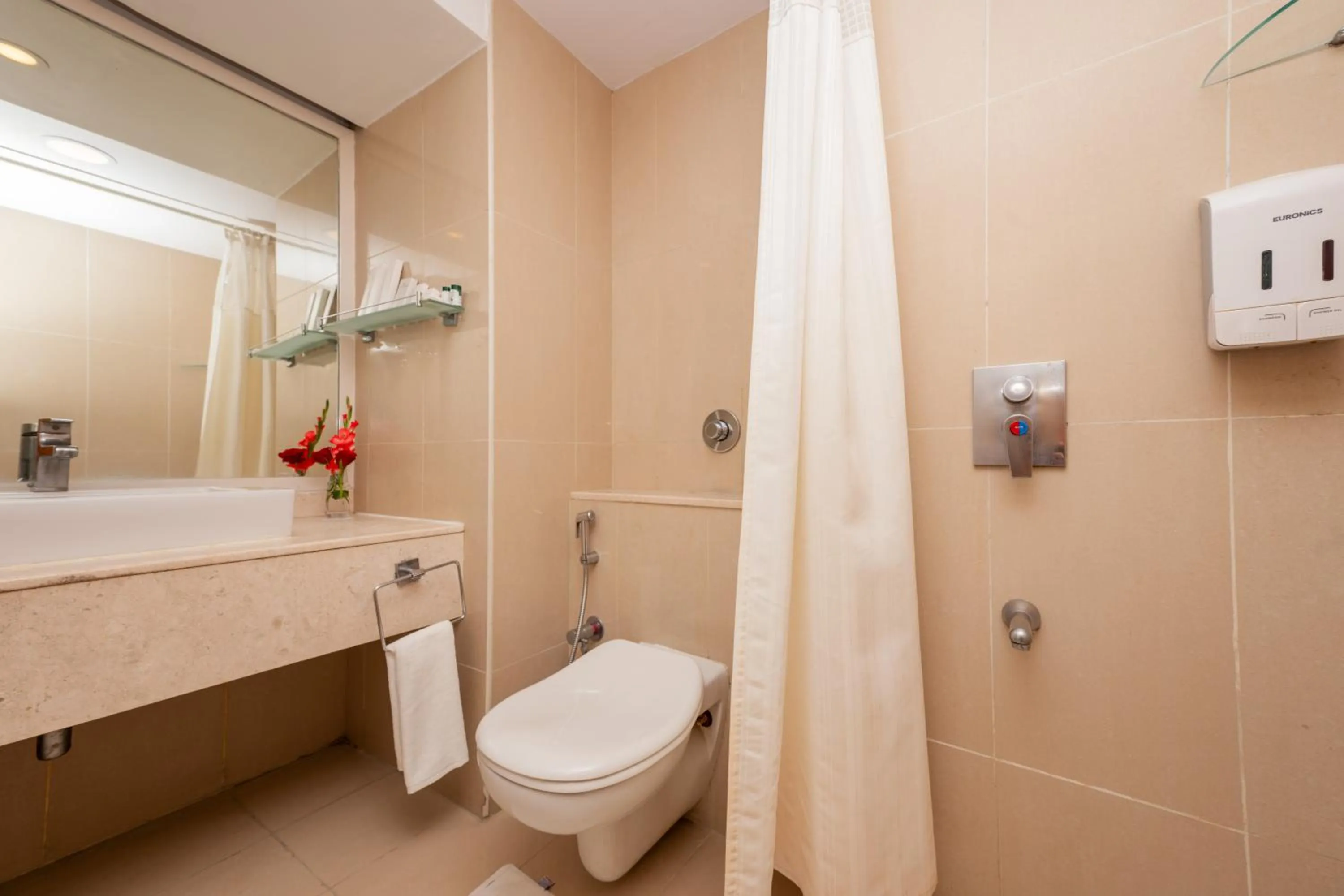 Toilet in THE WOODROSE