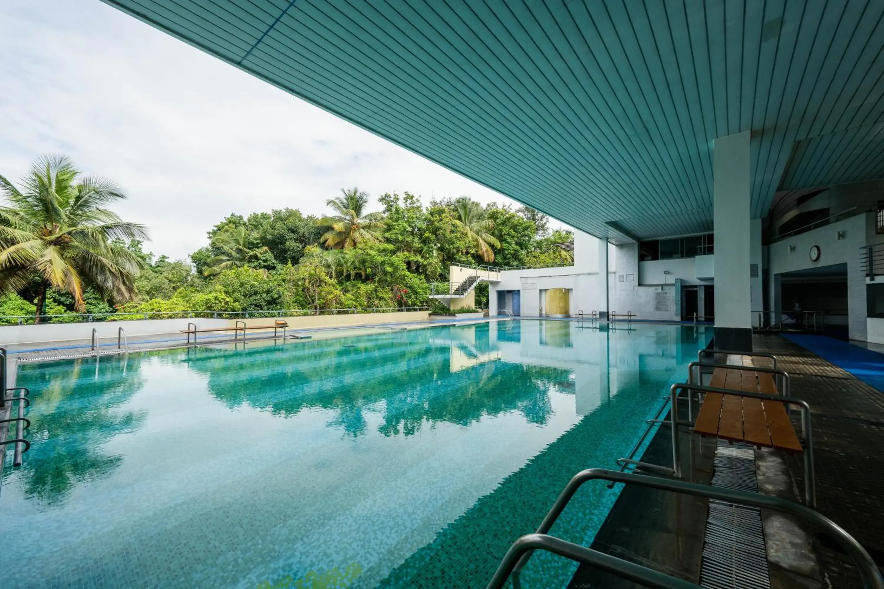 Swimming pool in THE WOODROSE Swimming pool in THE WOODROSE