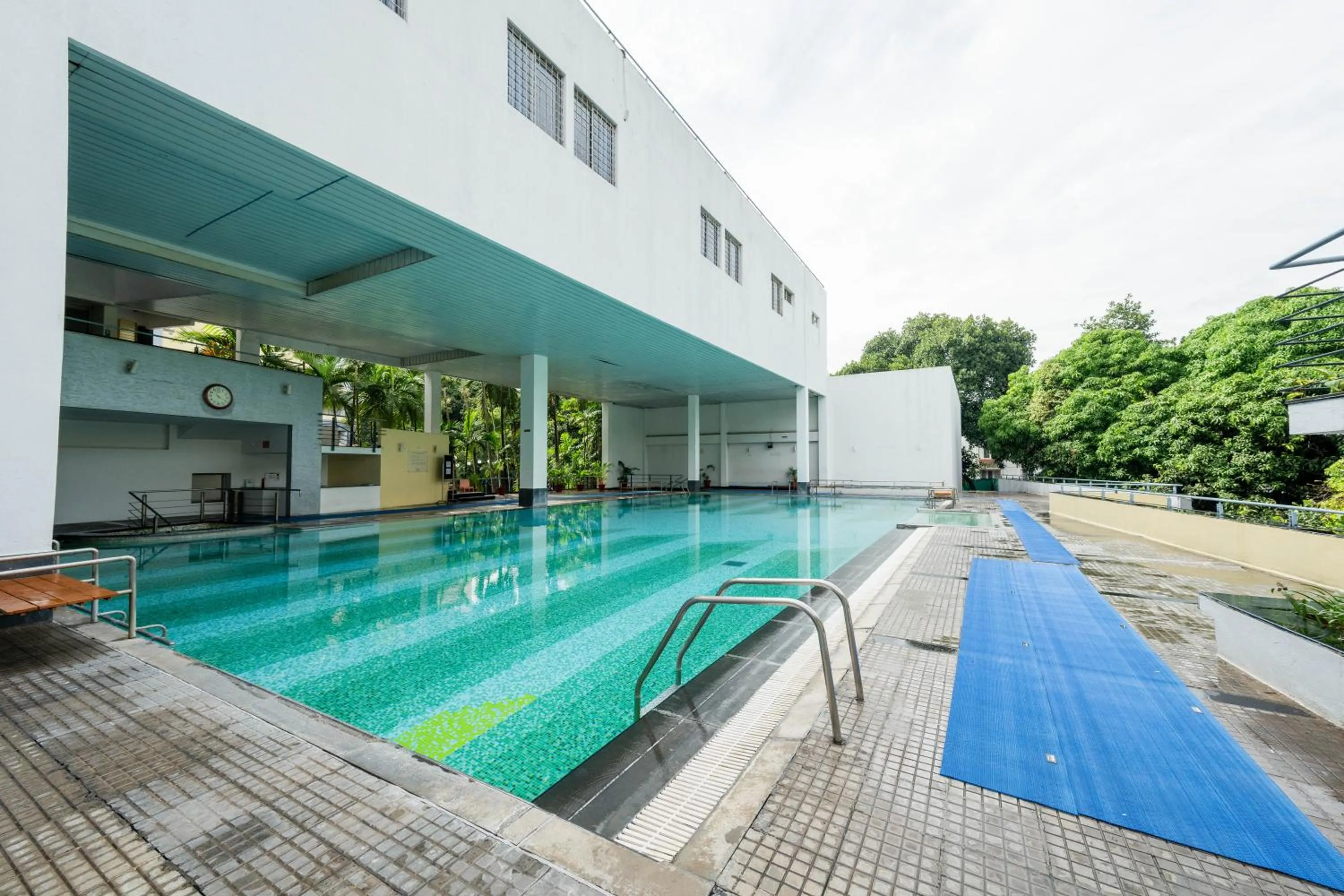 Swimming pool in THE WOODROSE