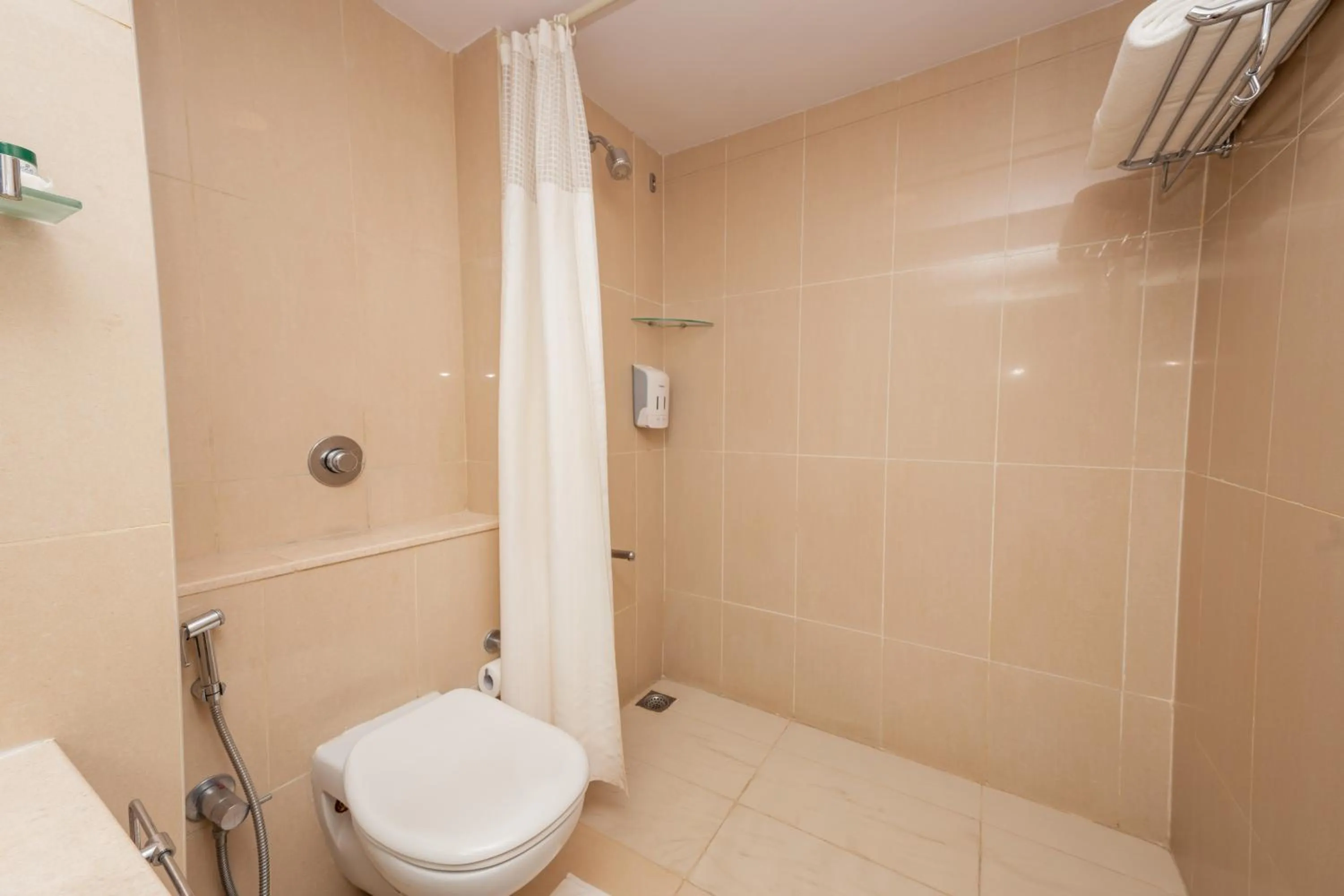 Shower in THE WOODROSE