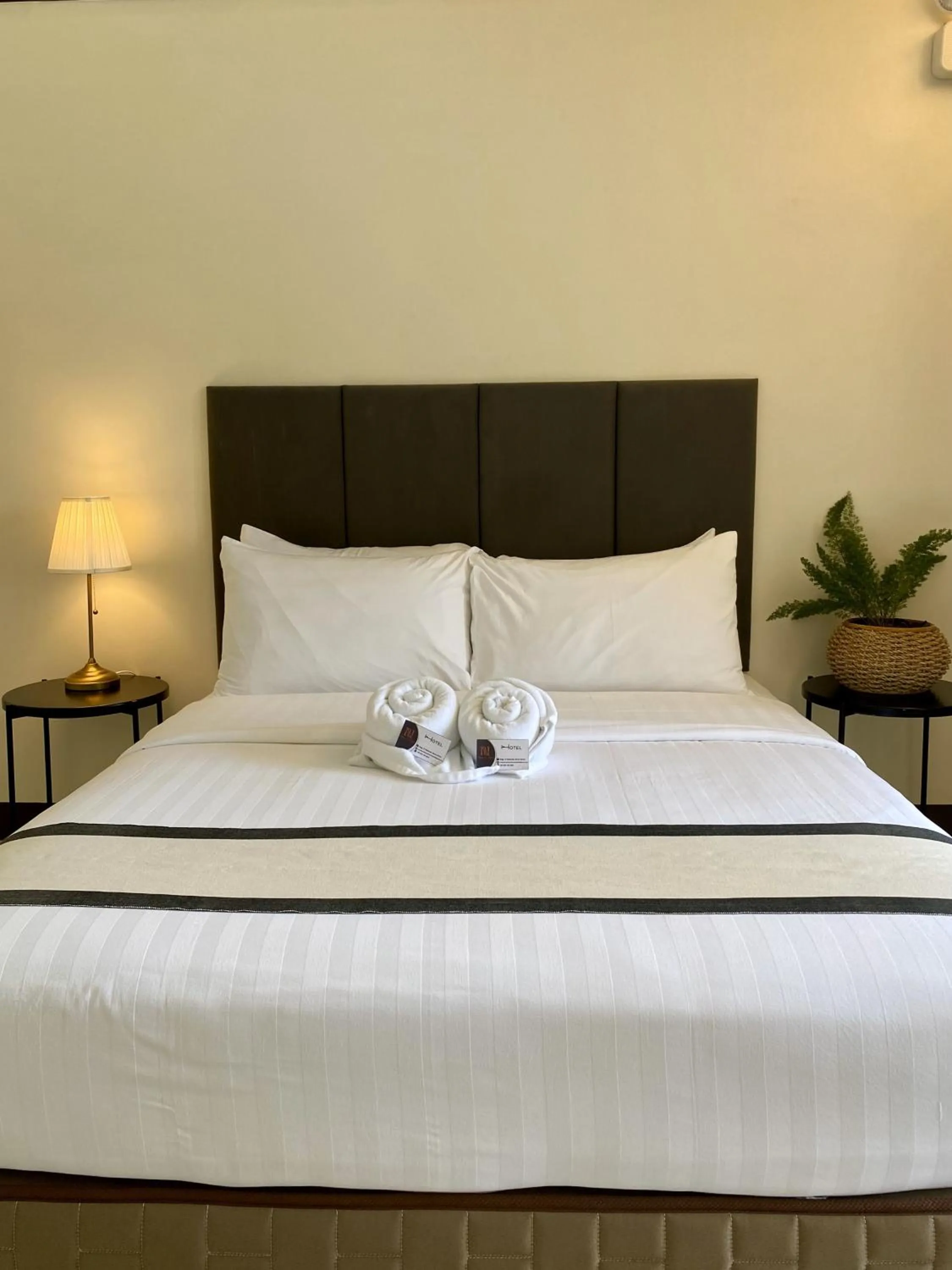 Bed in Plaza Del Norte Hotel and Convention Center