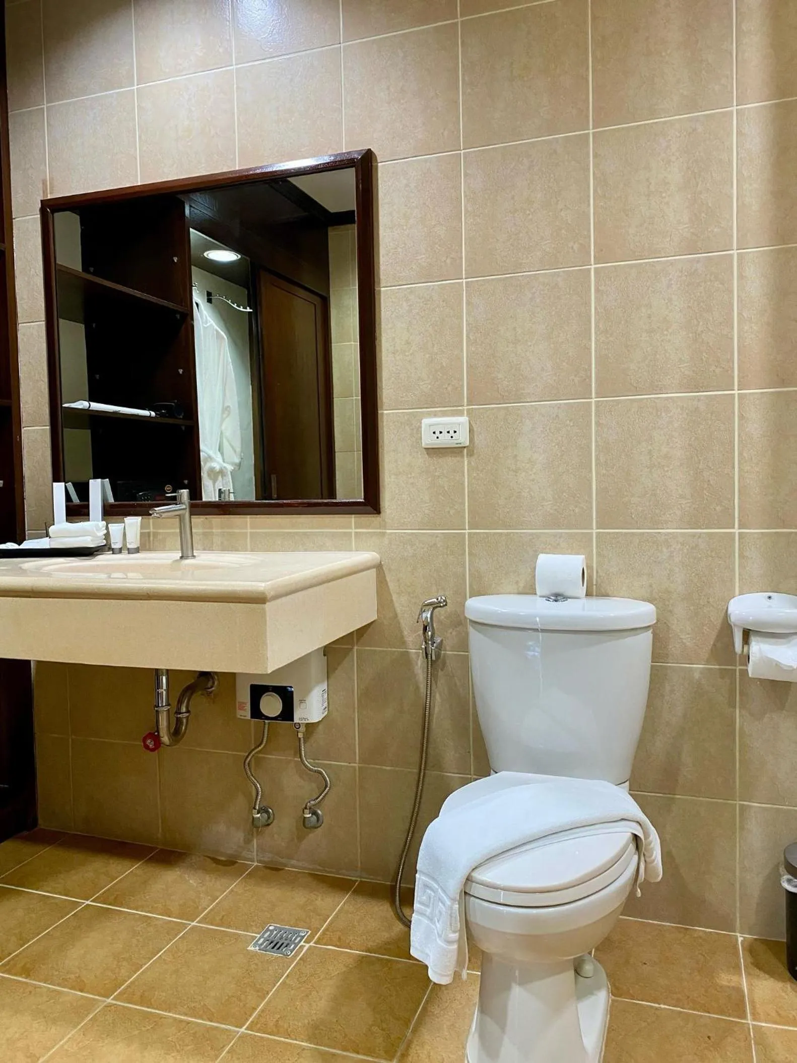 Toilet in Plaza Del Norte Hotel and Convention Center