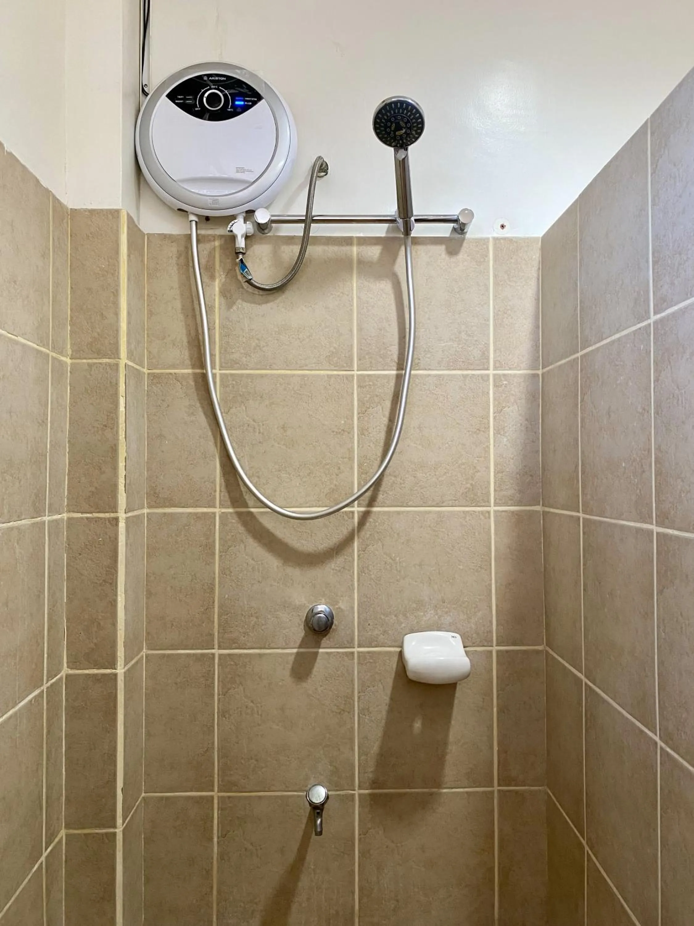 Shower in Plaza Del Norte Hotel and Convention Center