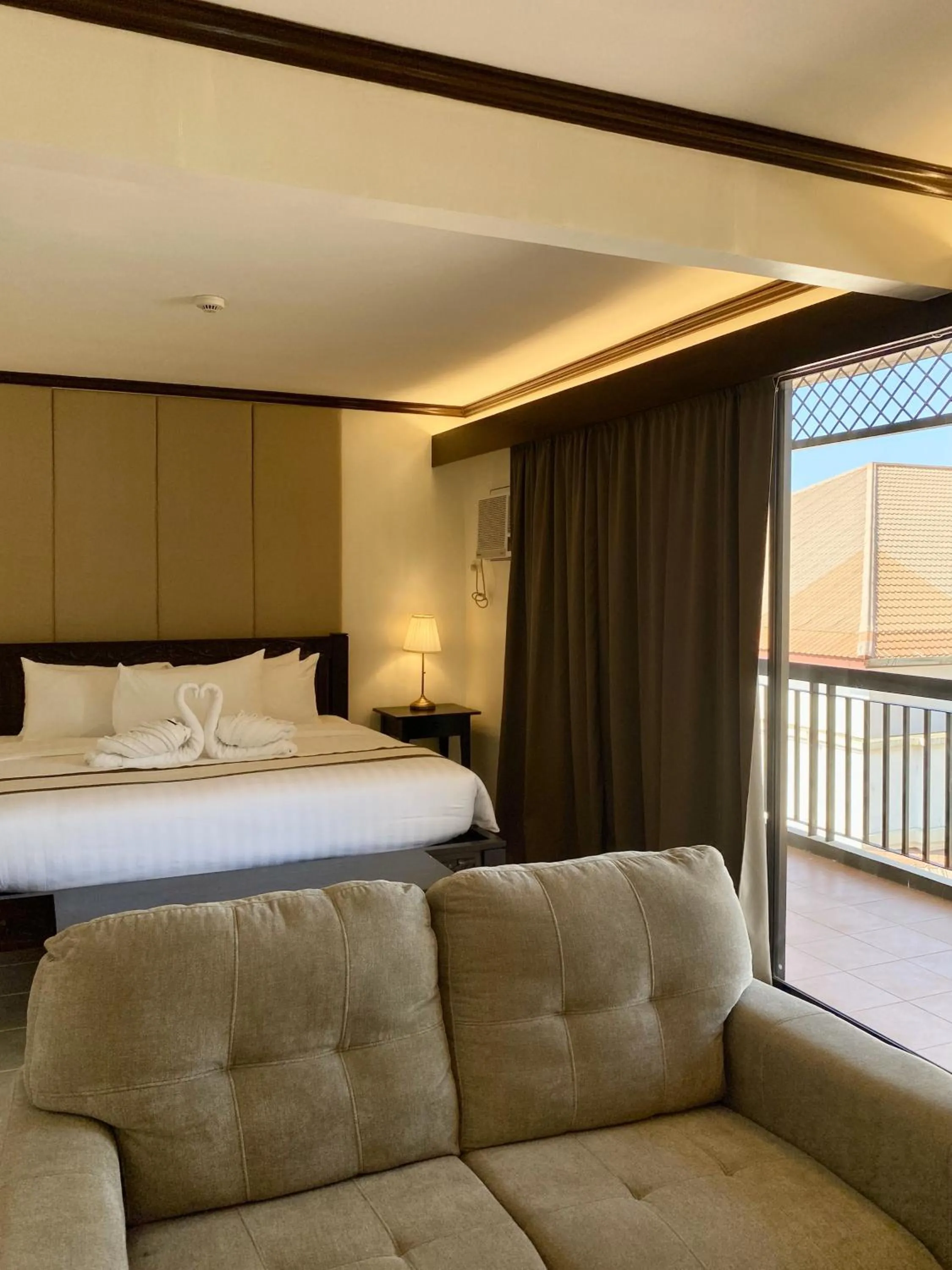 Bed in Plaza Del Norte Hotel and Convention Center