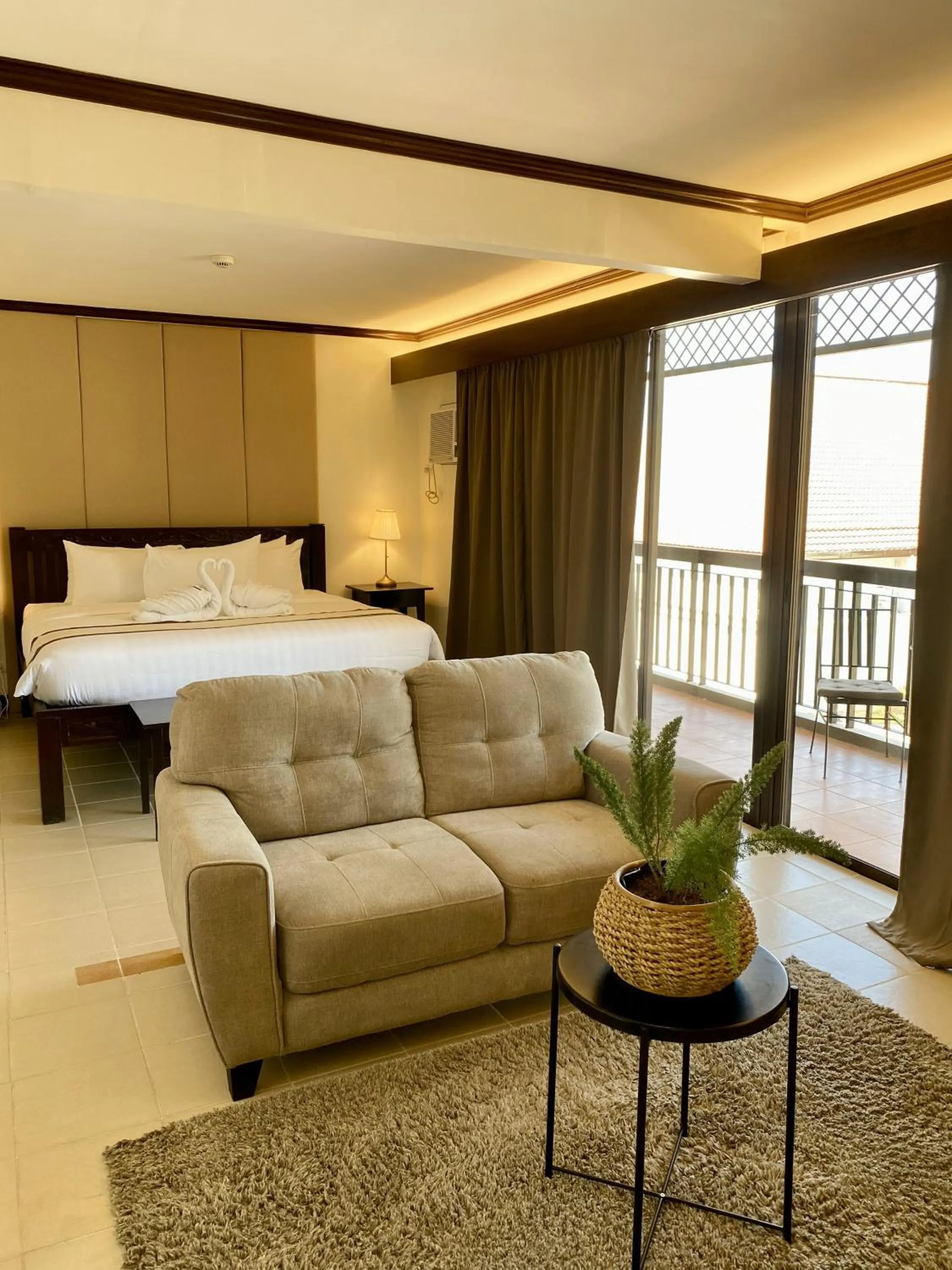 Bed in Plaza Del Norte Hotel and Convention Center