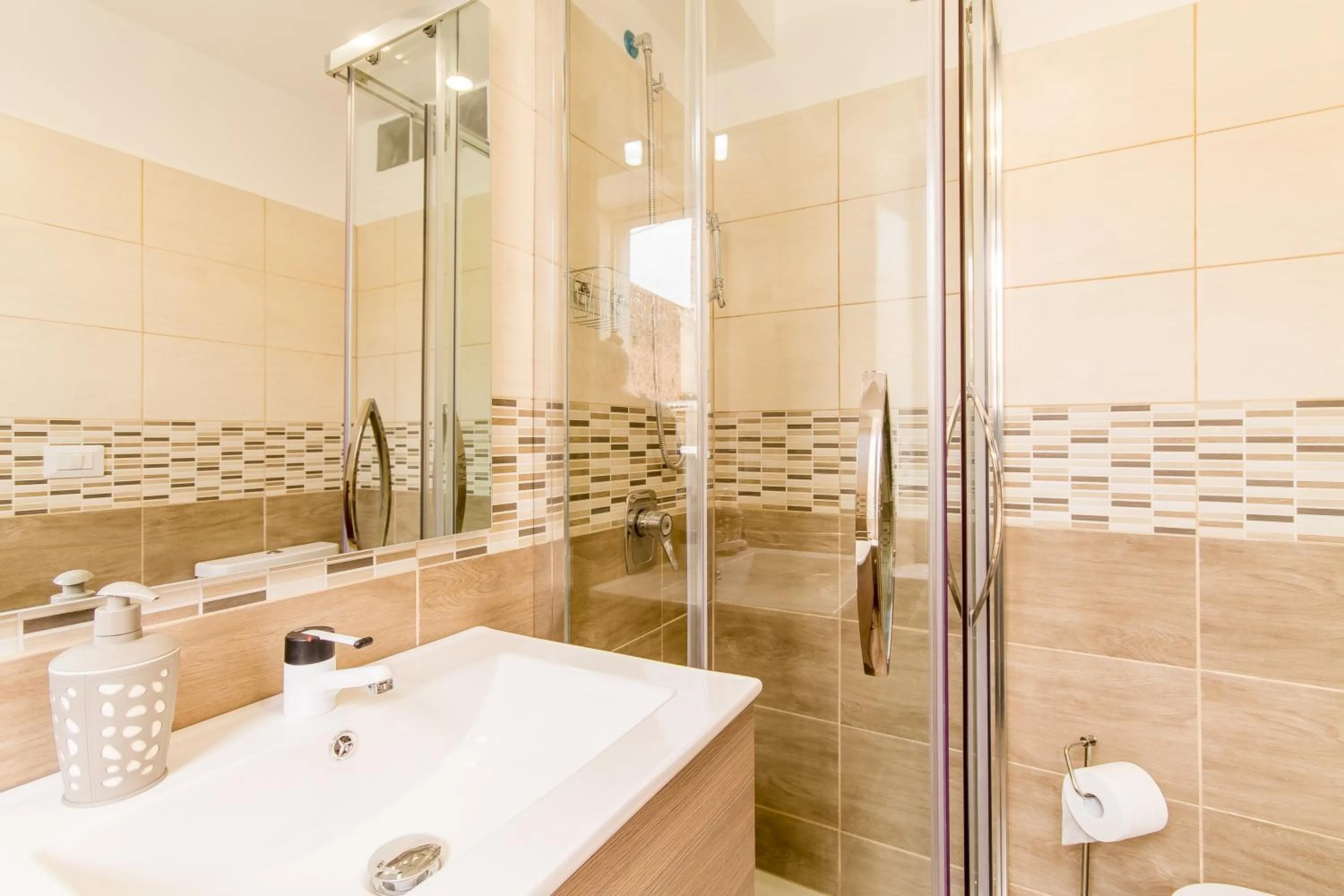 Bathroom in Sicula home in the city center - Happy Rentals