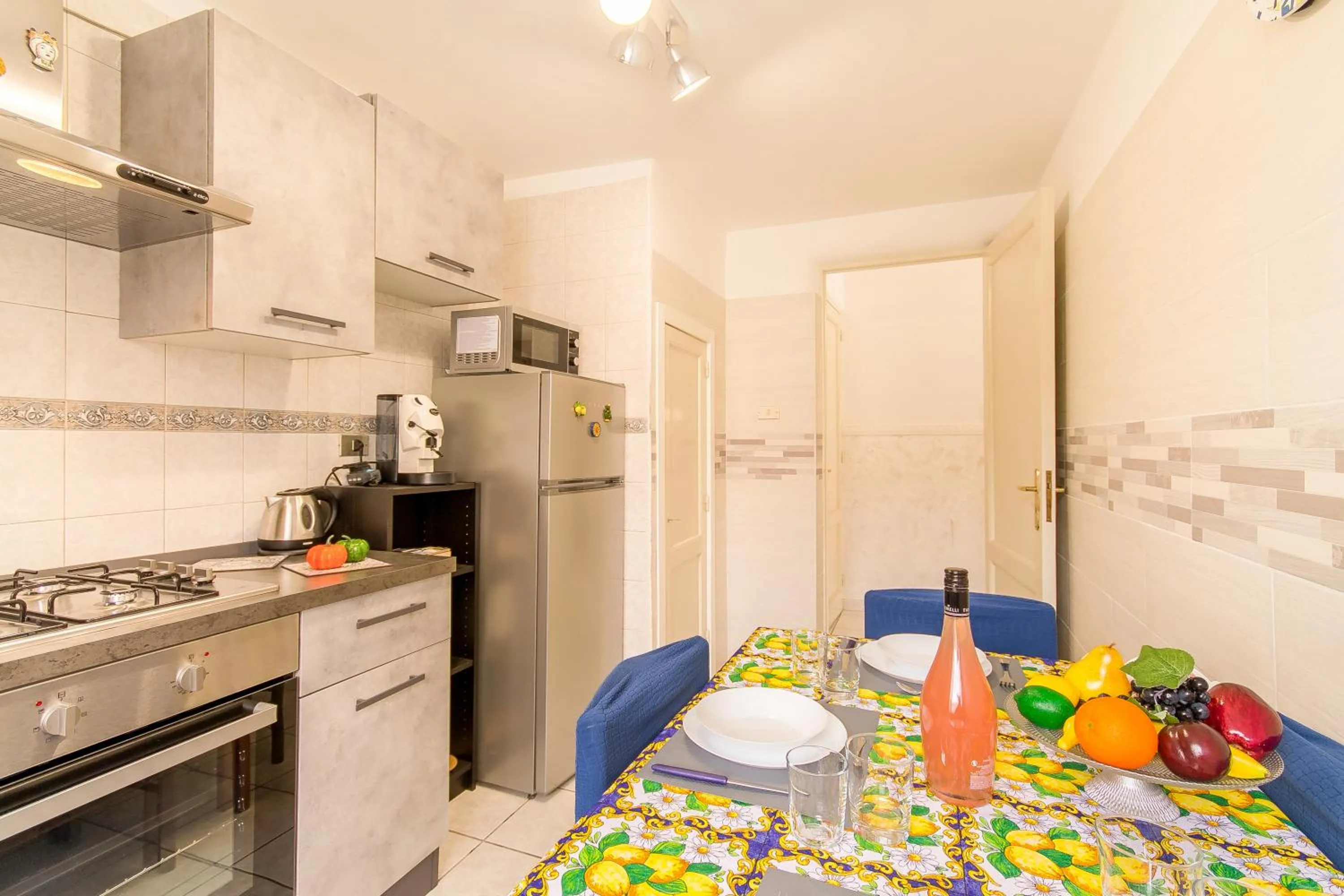 Dining area in Sicula home in the city center - Happy Rentals