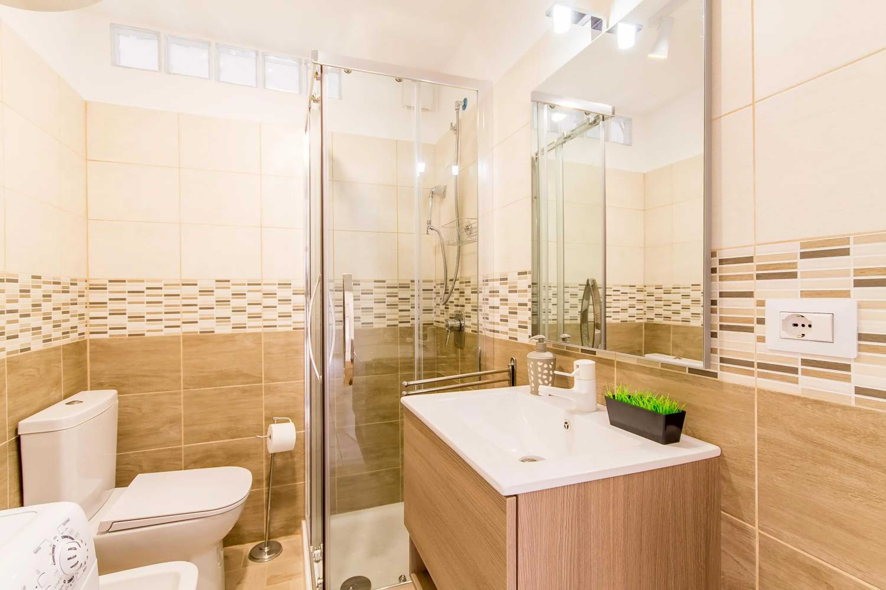 Bathroom in Sicula home in the city center - Happy Rentals