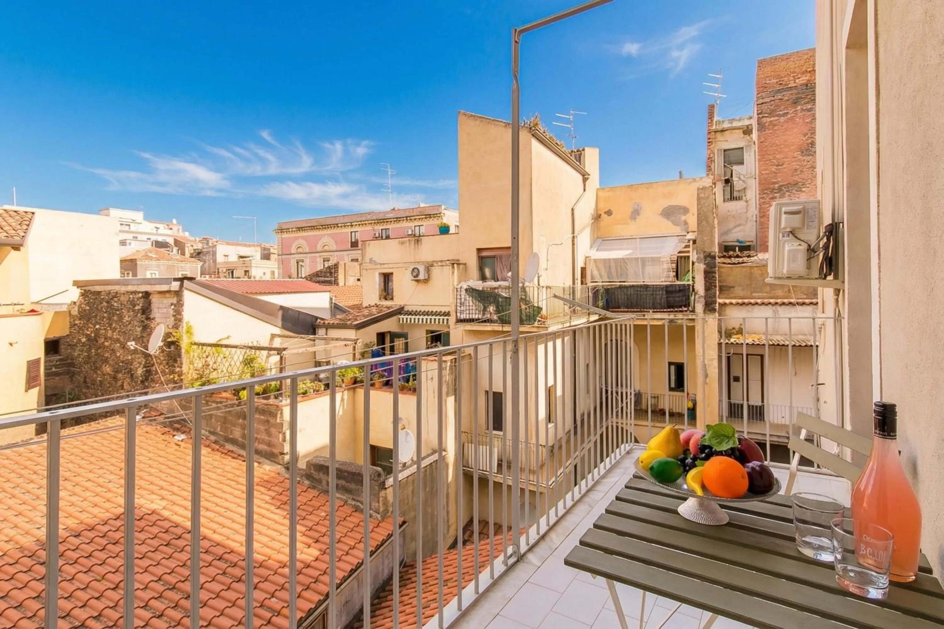 Balcony/Terrace in Sicula home in the city center - Happy Rentals