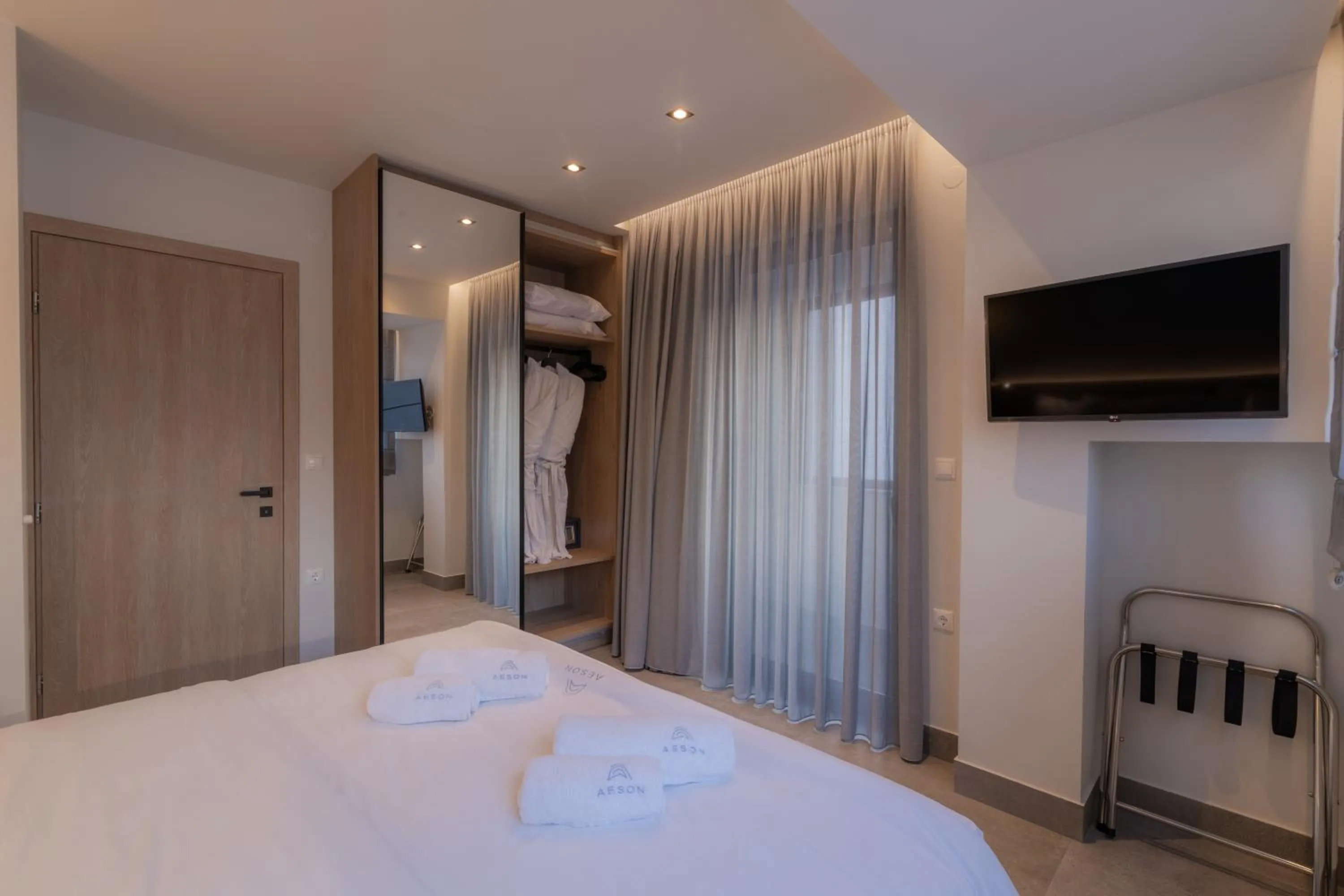 Bed in Aeson Premium Living