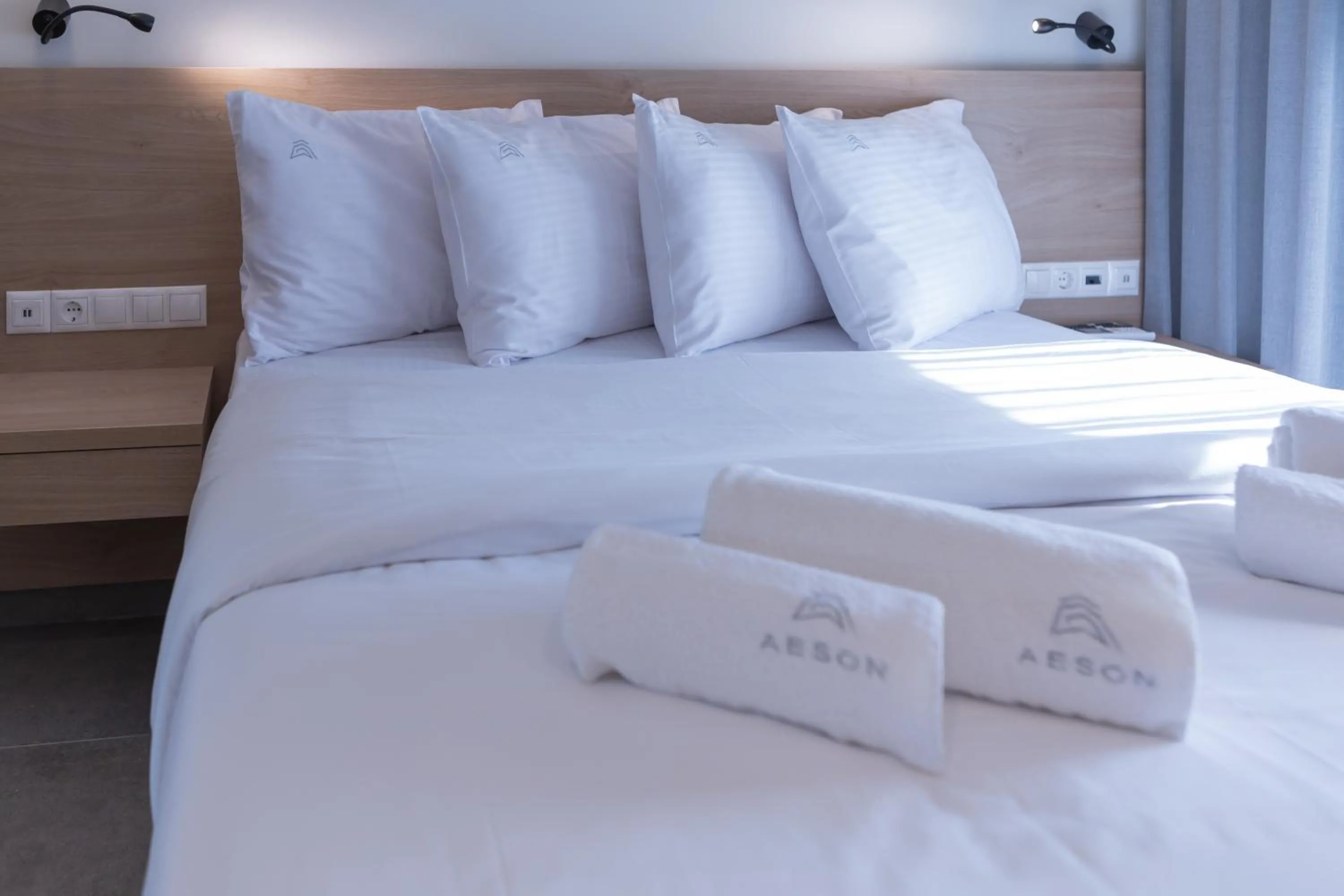 Bed in Aeson Premium Living