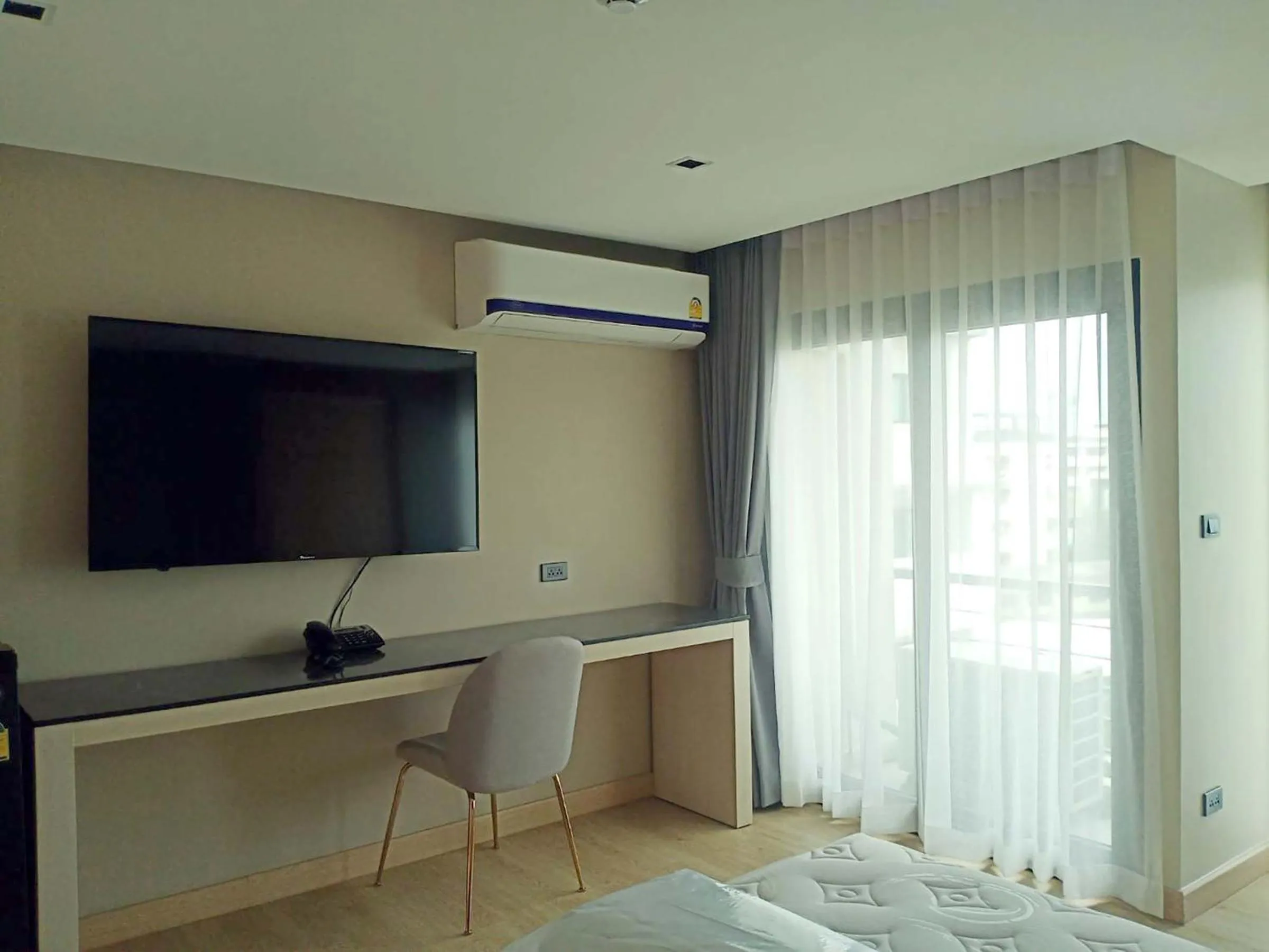 Balcony/Terrace, Bed in The 9 Residence Hotel