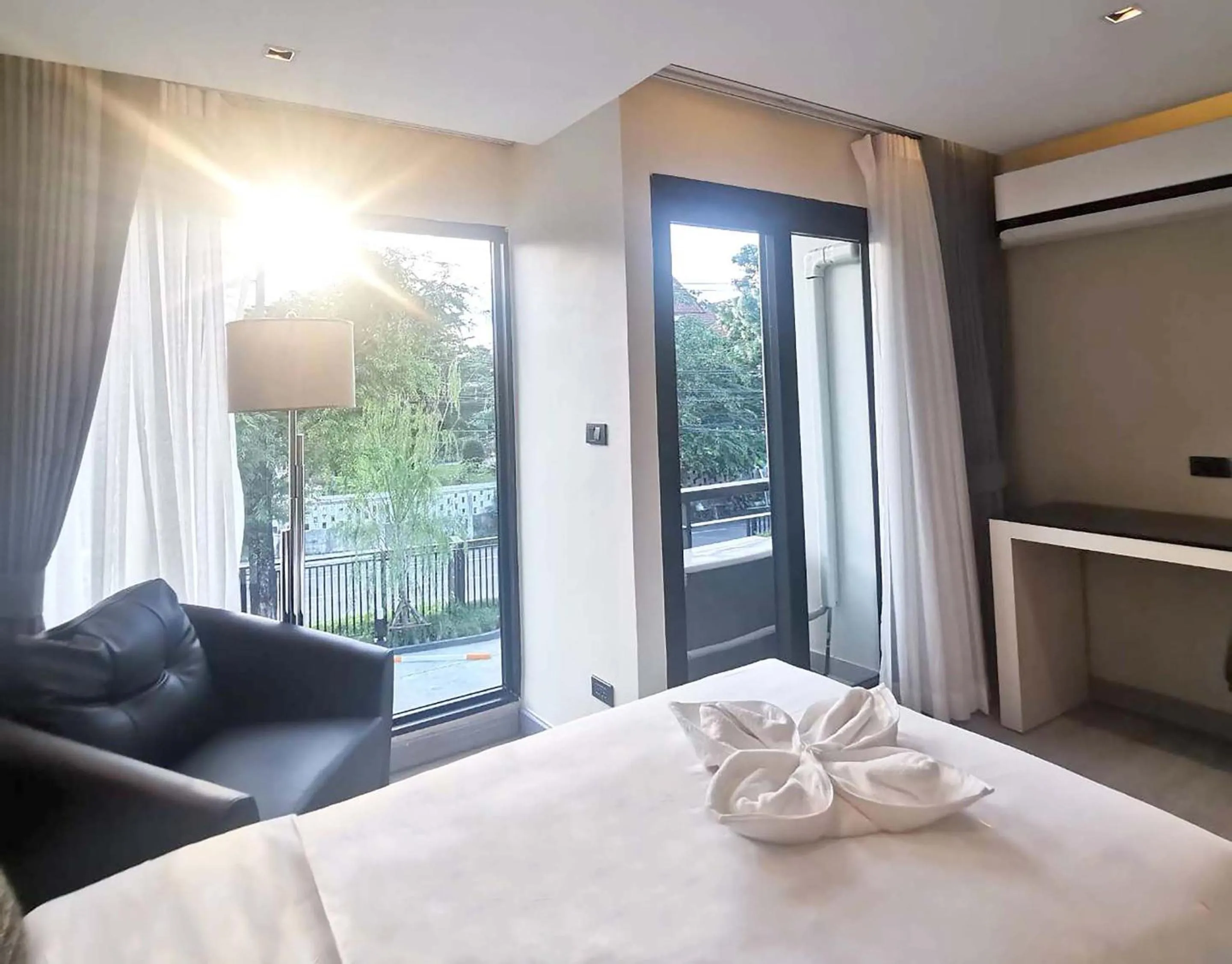 Seating area, Bed in The 9 Residence Hotel