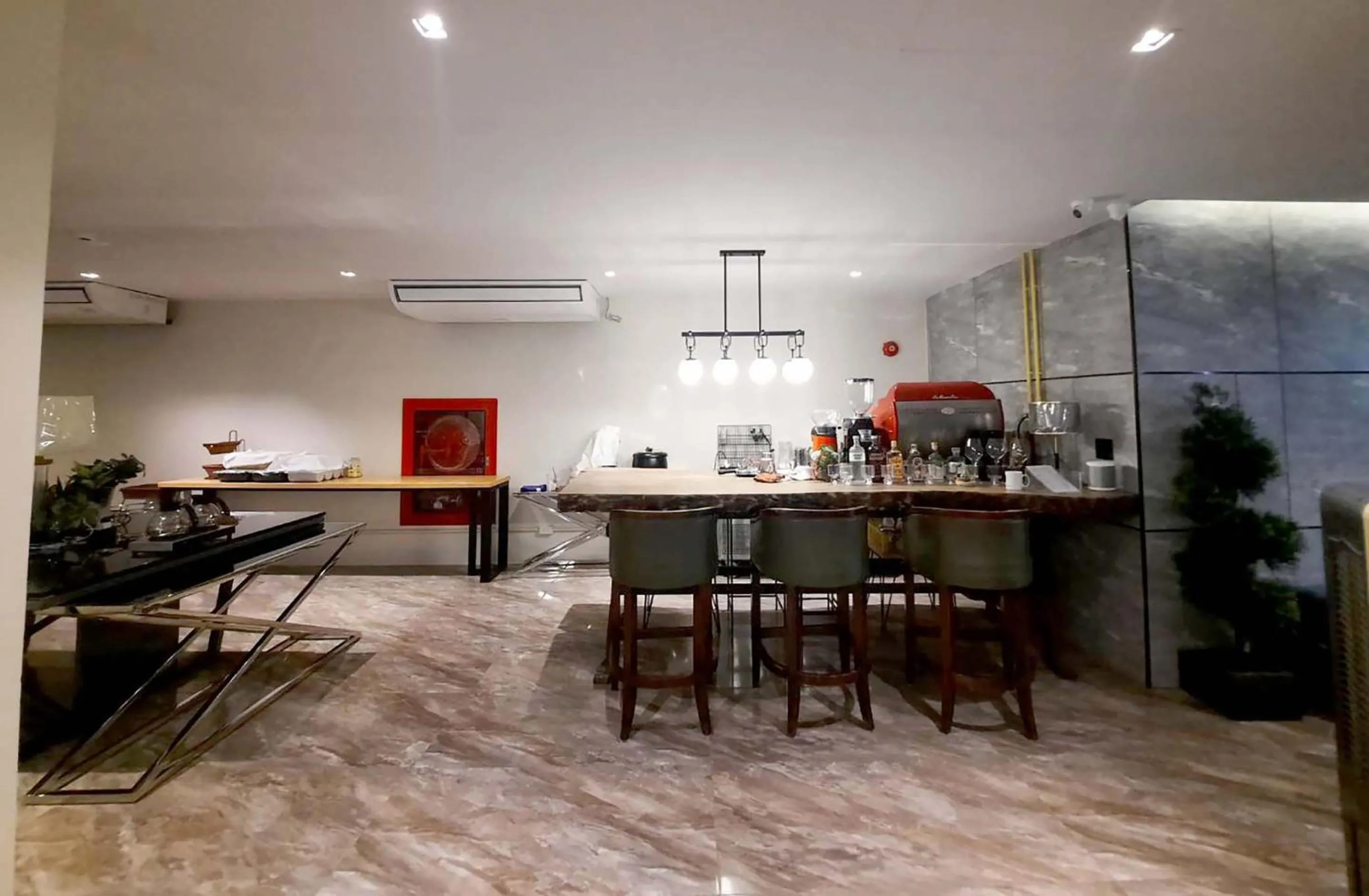 Restaurant/places to eat in The 9 Residence Hotel