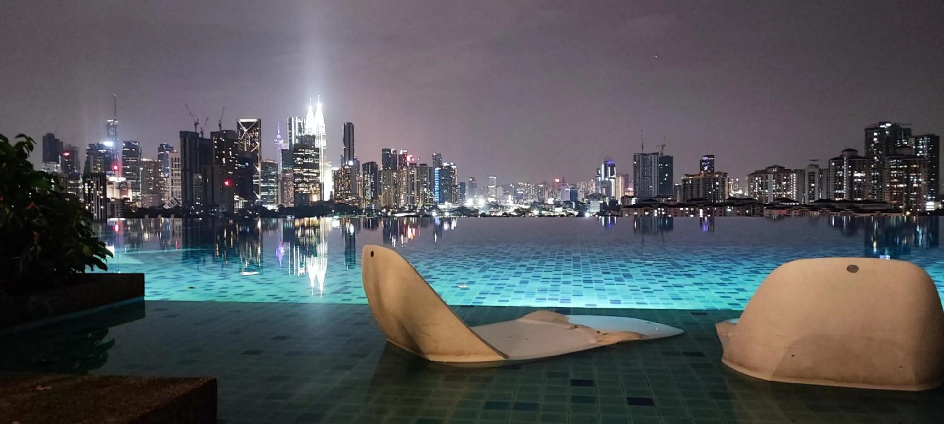 Night in Stylish KL Suite, KLCC View, Next to LRT, Datum Jelatek By Atlantis Management