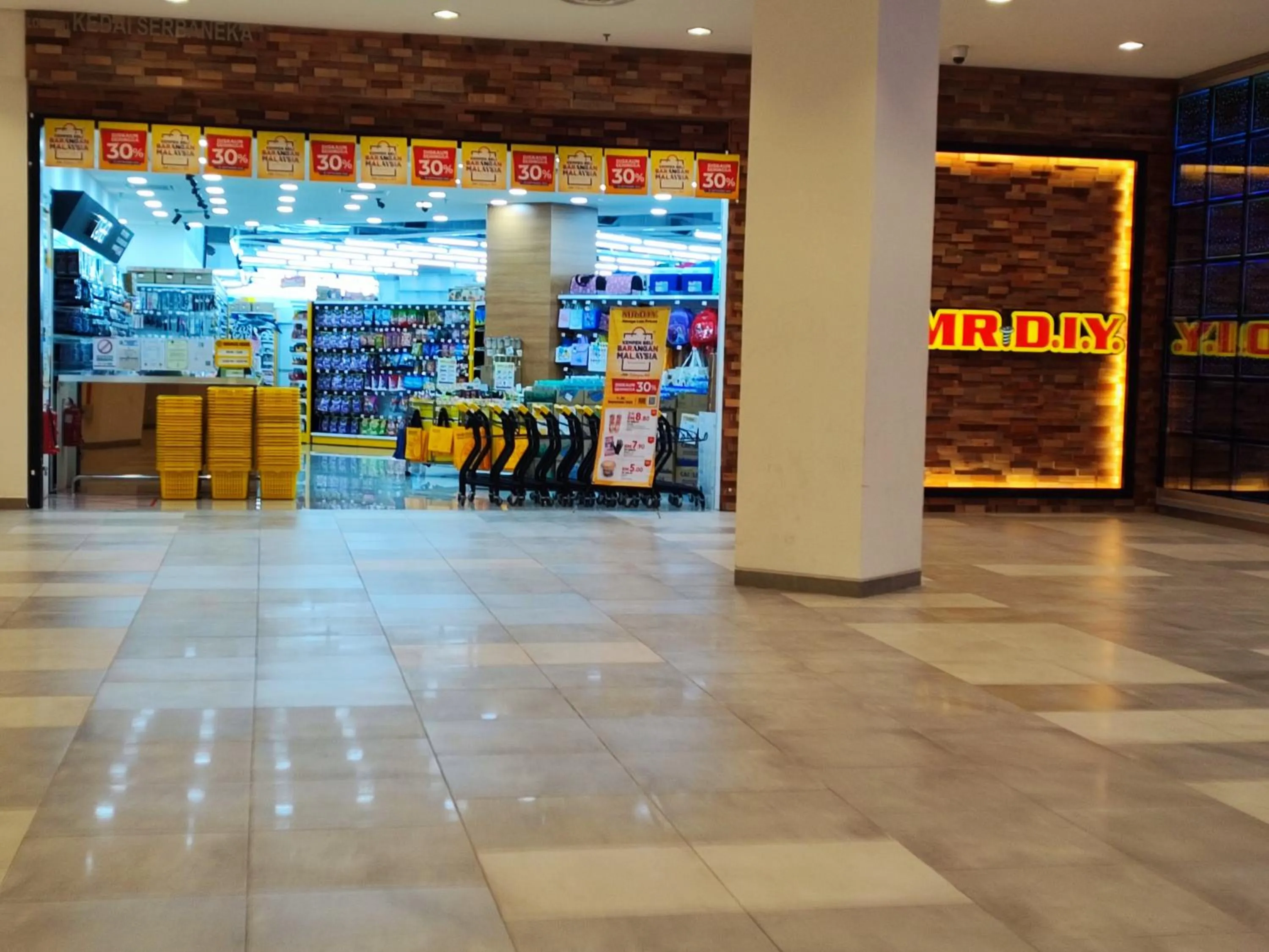 Restaurant/places to eat in Stylish KL Suite, KLCC View, Next to LRT, Datum Jelatek By Atlantis Management