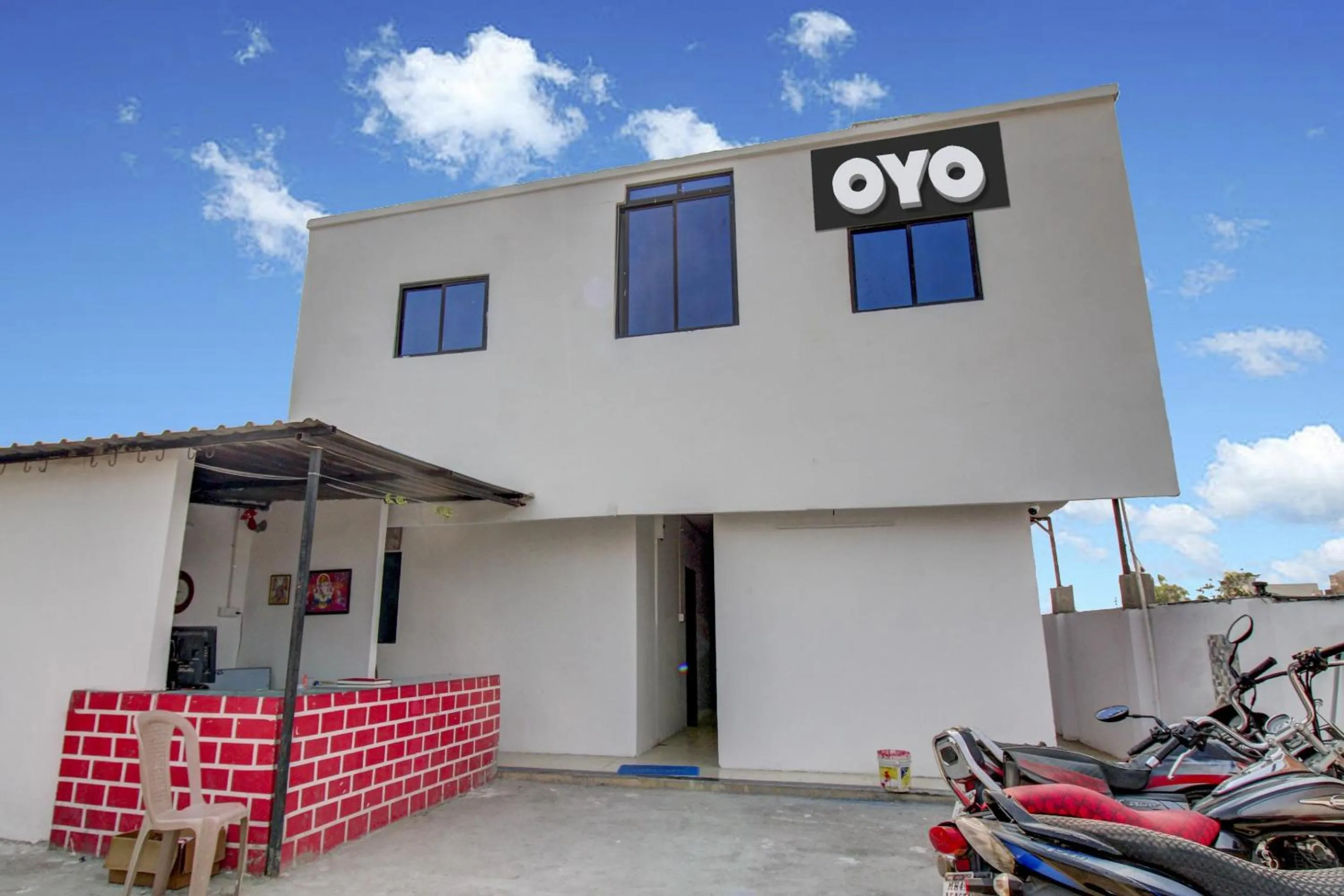 Facade/entrance in Hotel O Kings