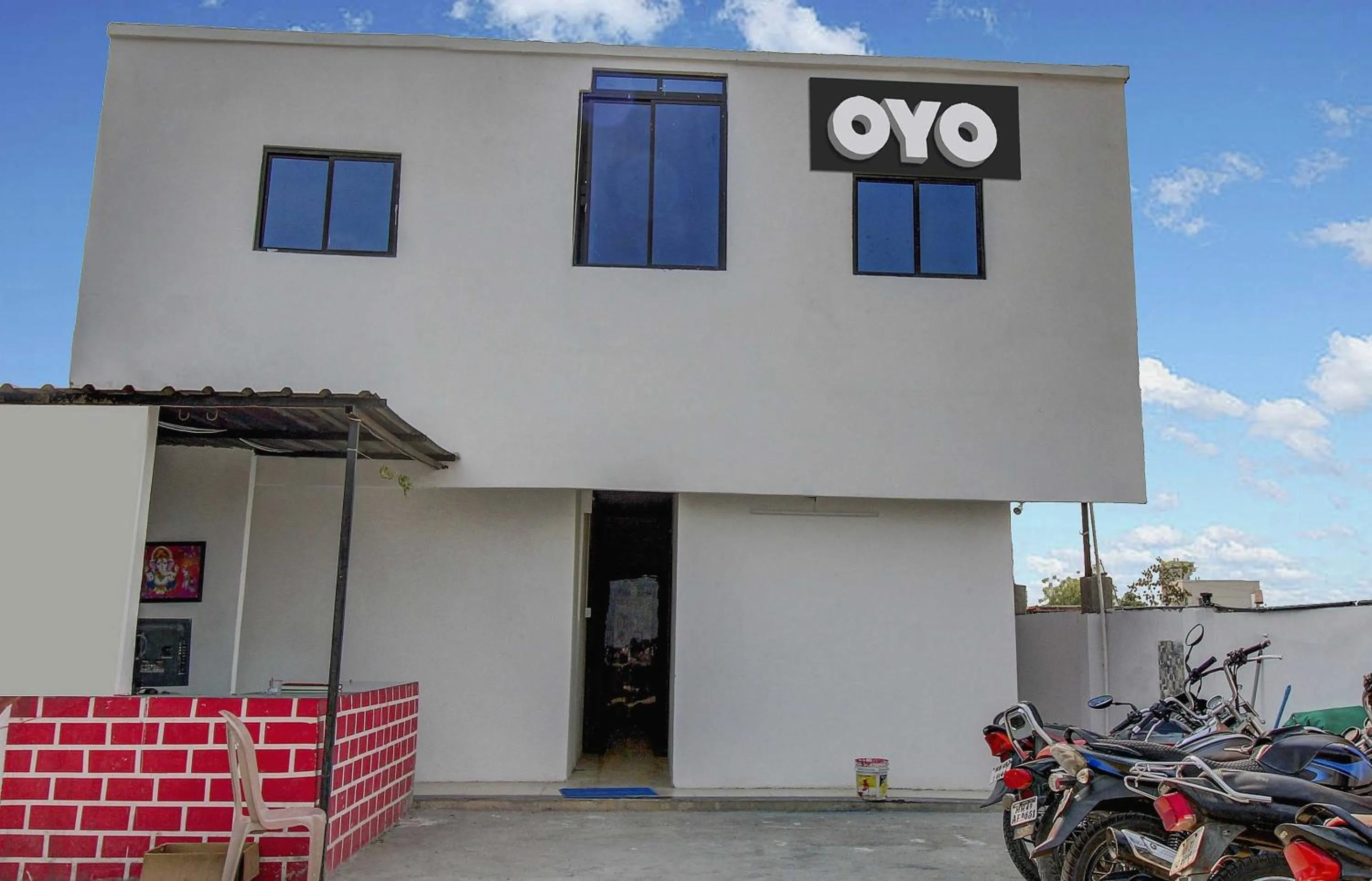 Facade/entrance in Hotel O Kings