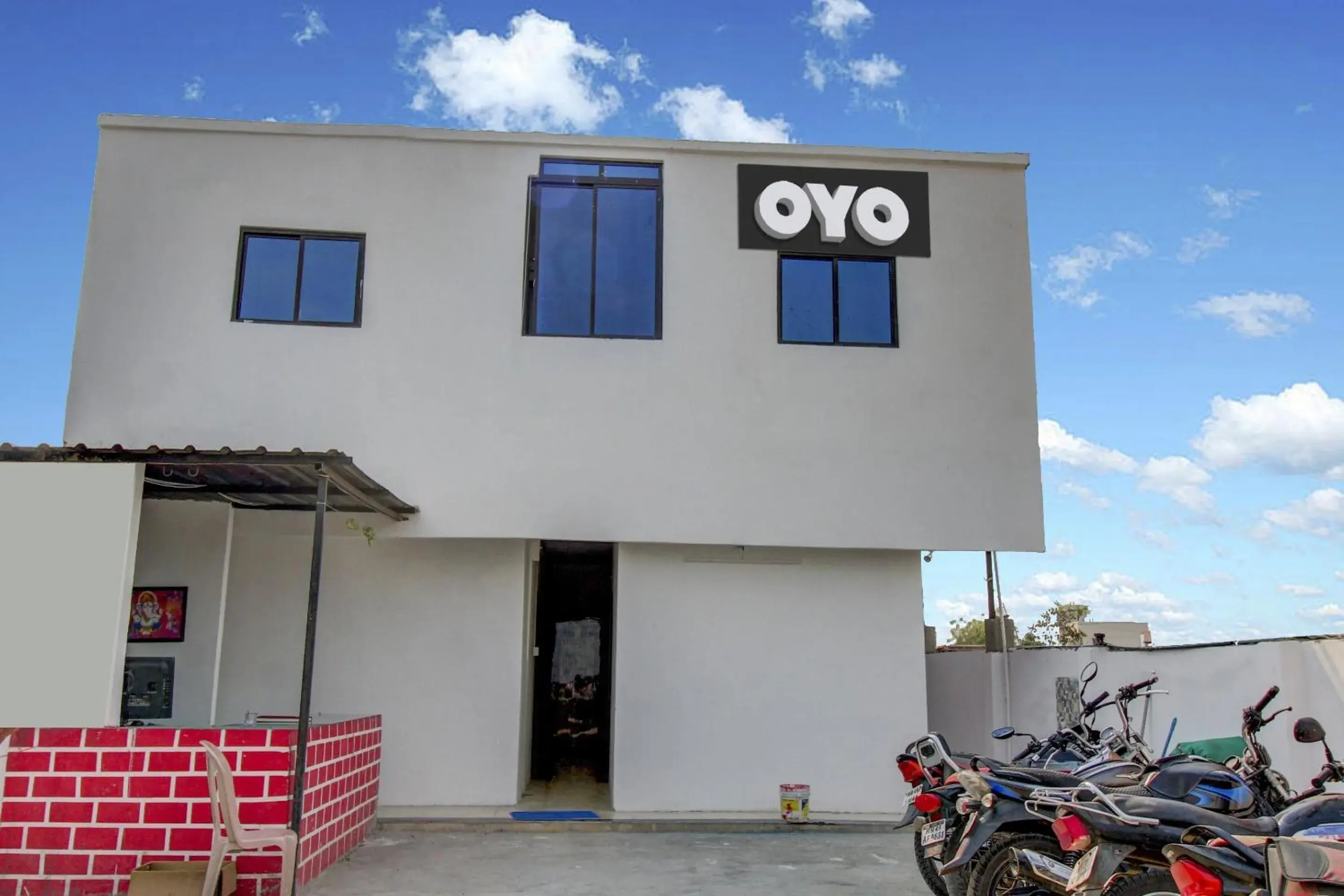 Facade/entrance in Hotel O Kings Facade/entrance in Hotel O Kings