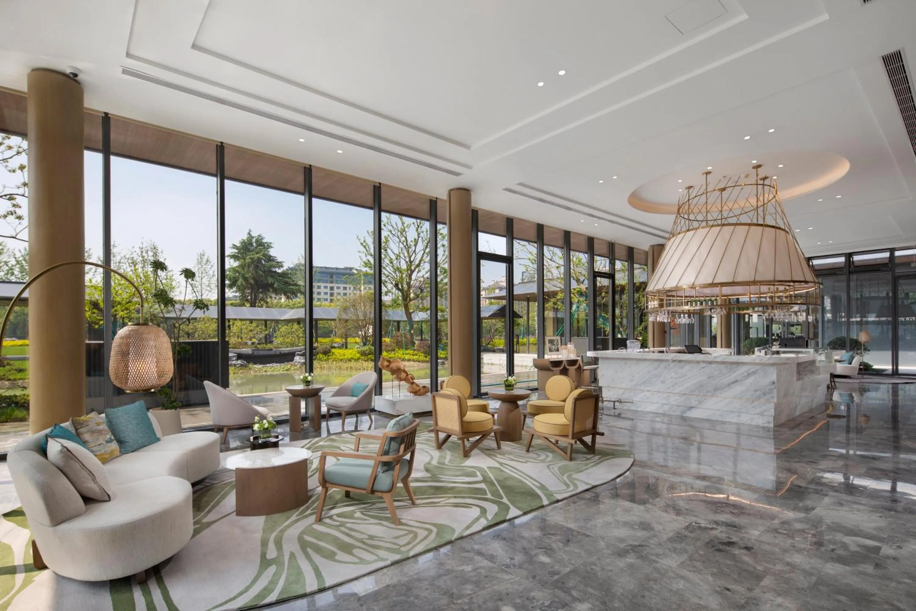 Lounge or bar in Holiday Inn Deqing Xinshi Ancient Town, an IHG Hotel