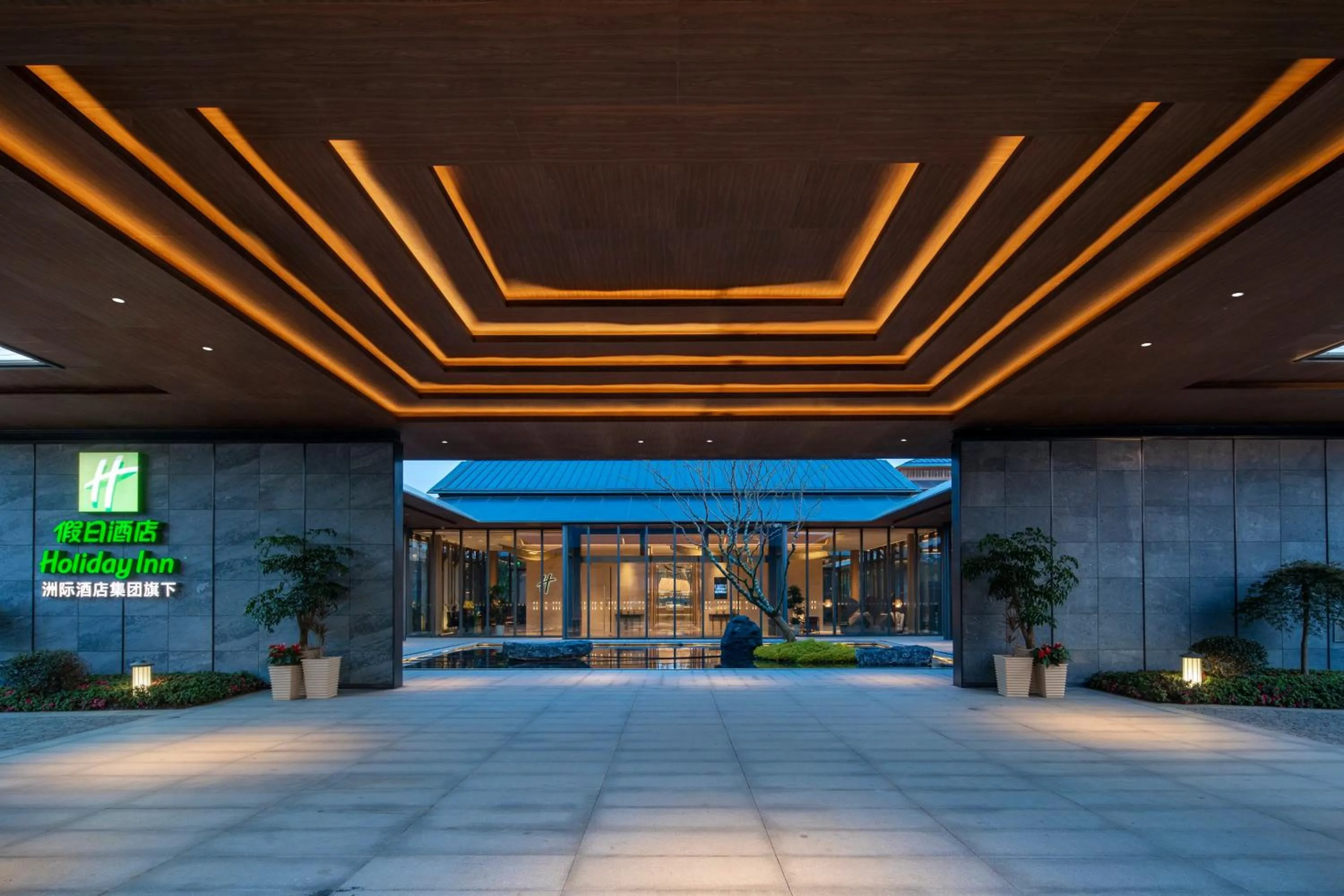 Property building in Holiday Inn Deqing Xinshi Ancient Town, an IHG Hotel