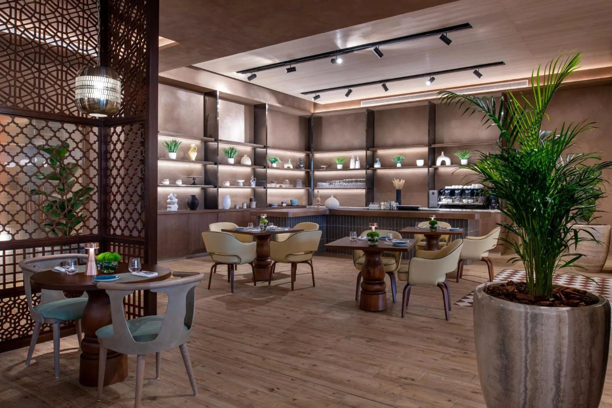 Restaurant/places to eat in Abesq Doha Hotel and Residences, an IHG Hotel