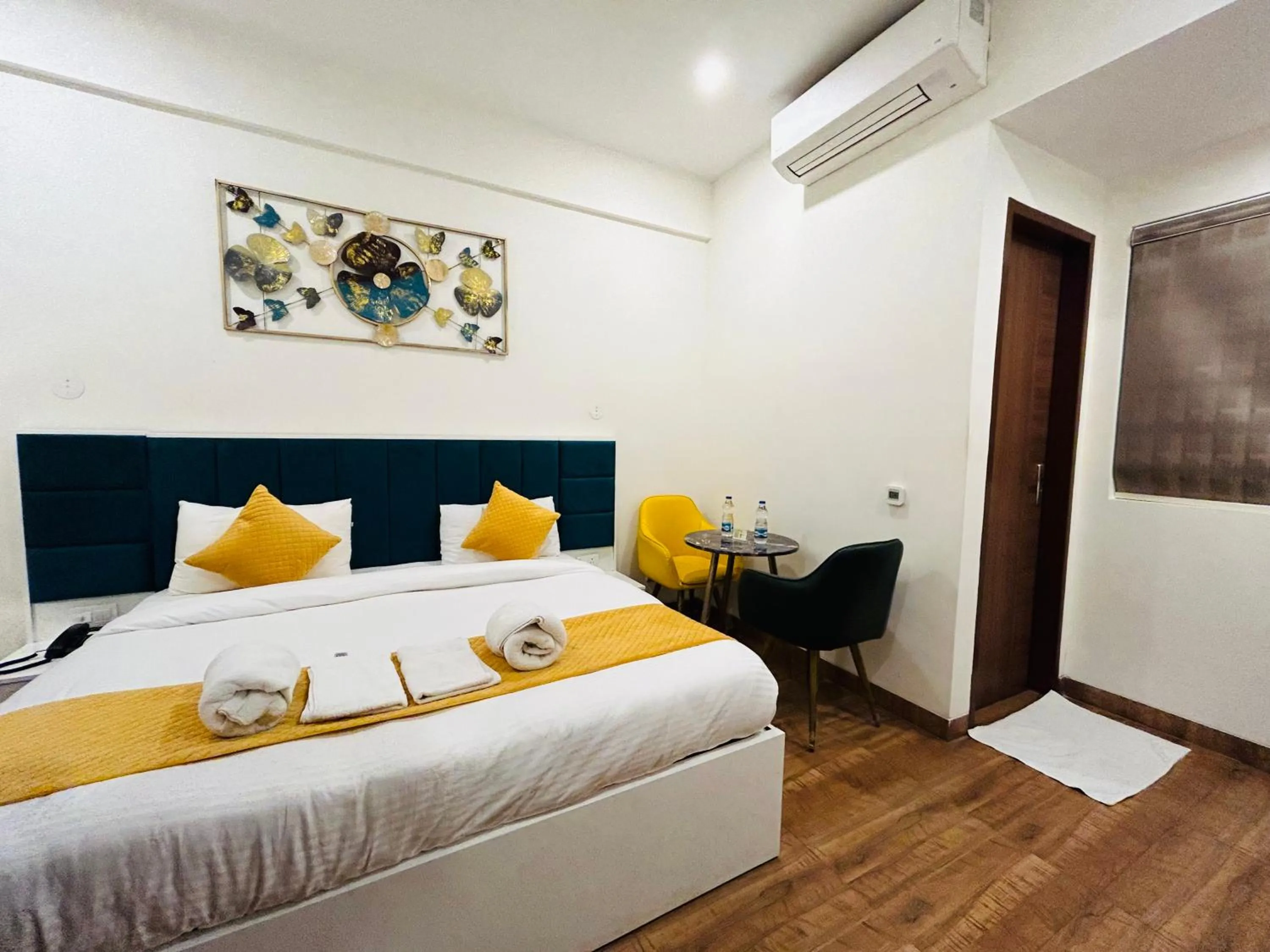 Bed in Amahi Inn I Signature Towers